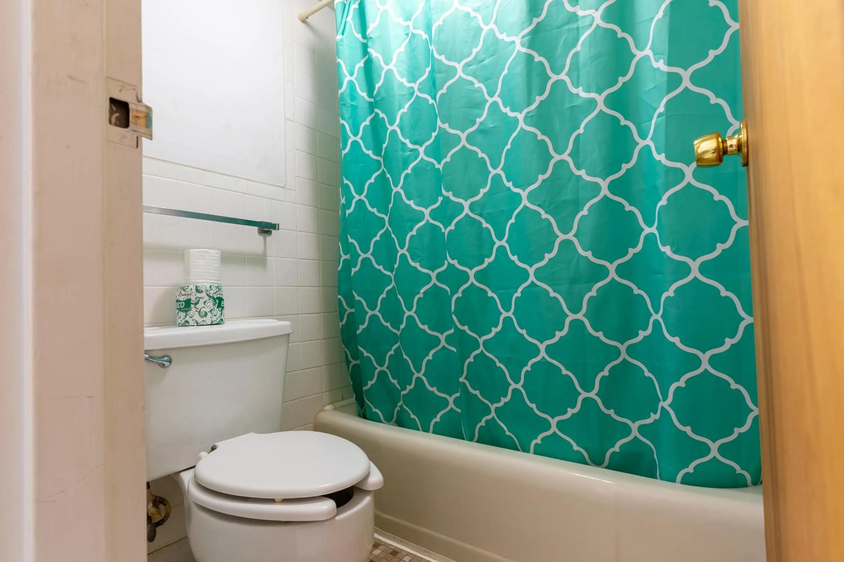 Bathroom in Americas Best Value Inn Rockford