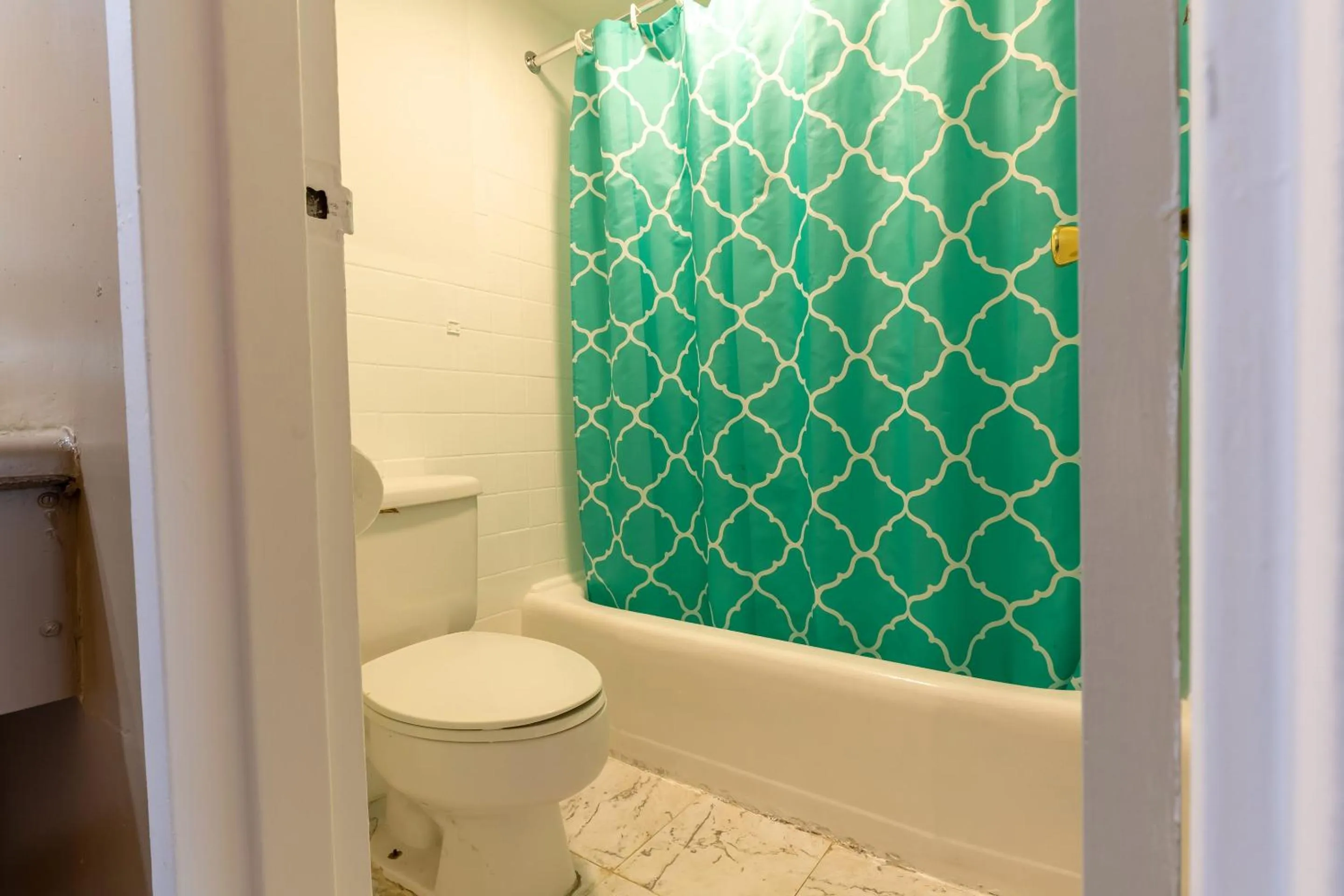 Bathroom in Americas Best Value Inn Rockford