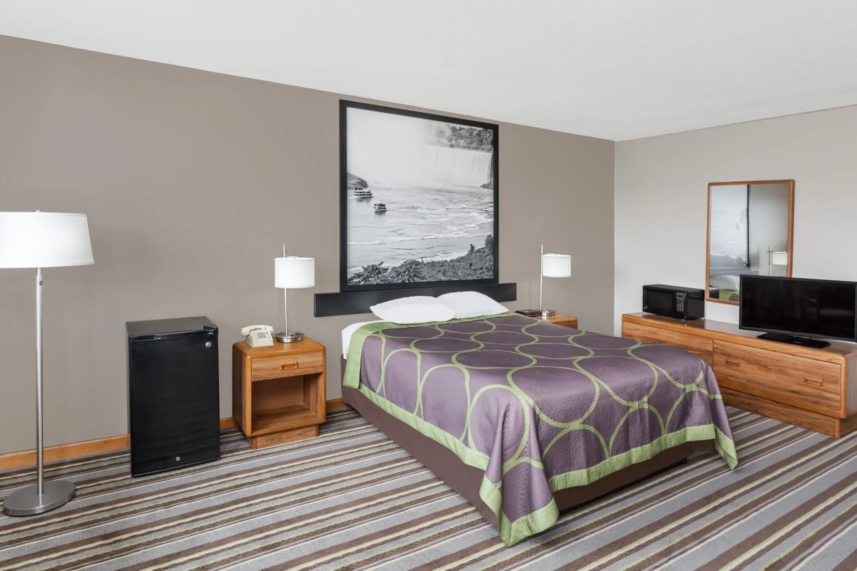 Bedroom in Super 8 by Wyndham Watseka