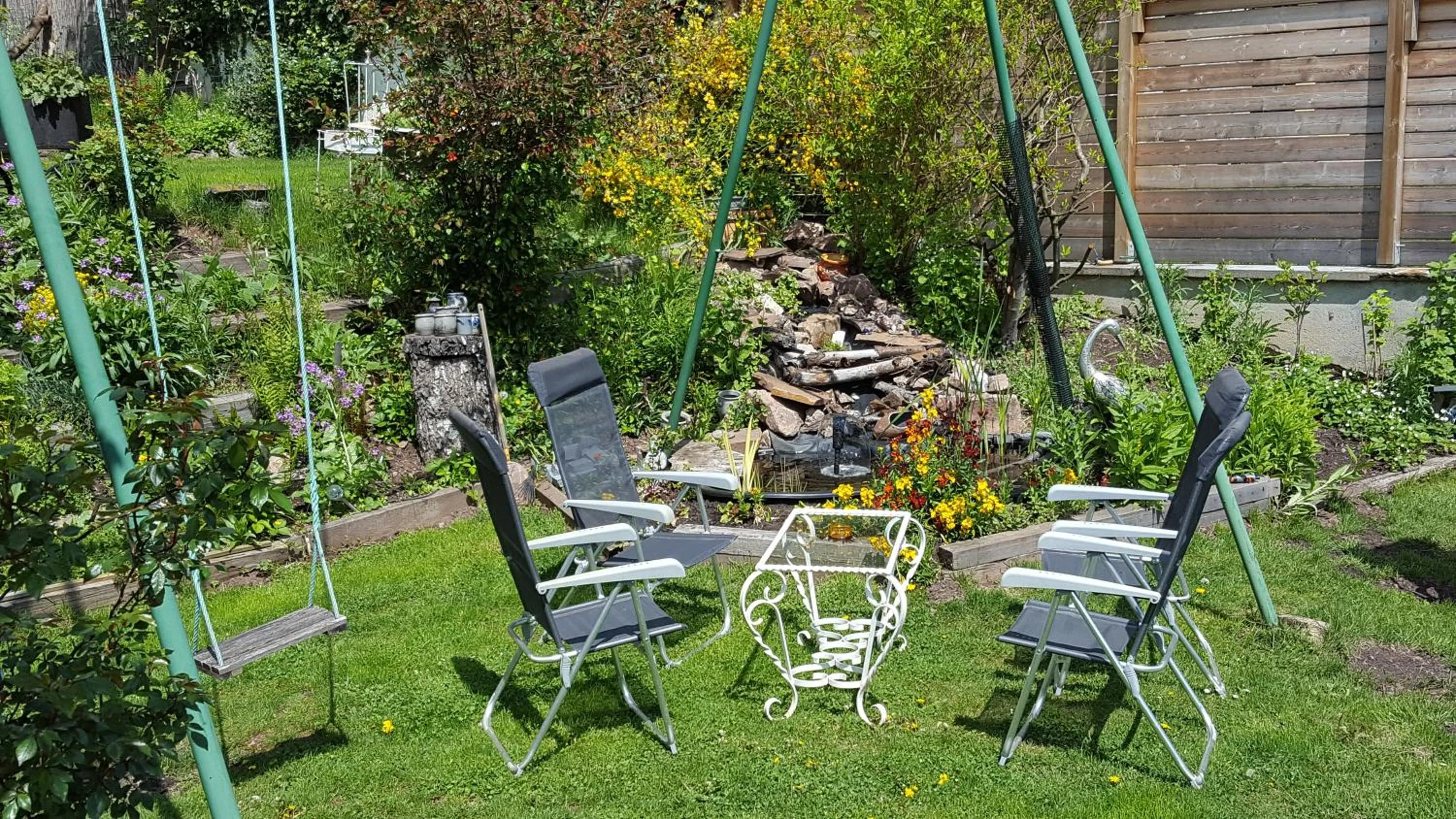 Garden in Les Iris Chambres d’hôte