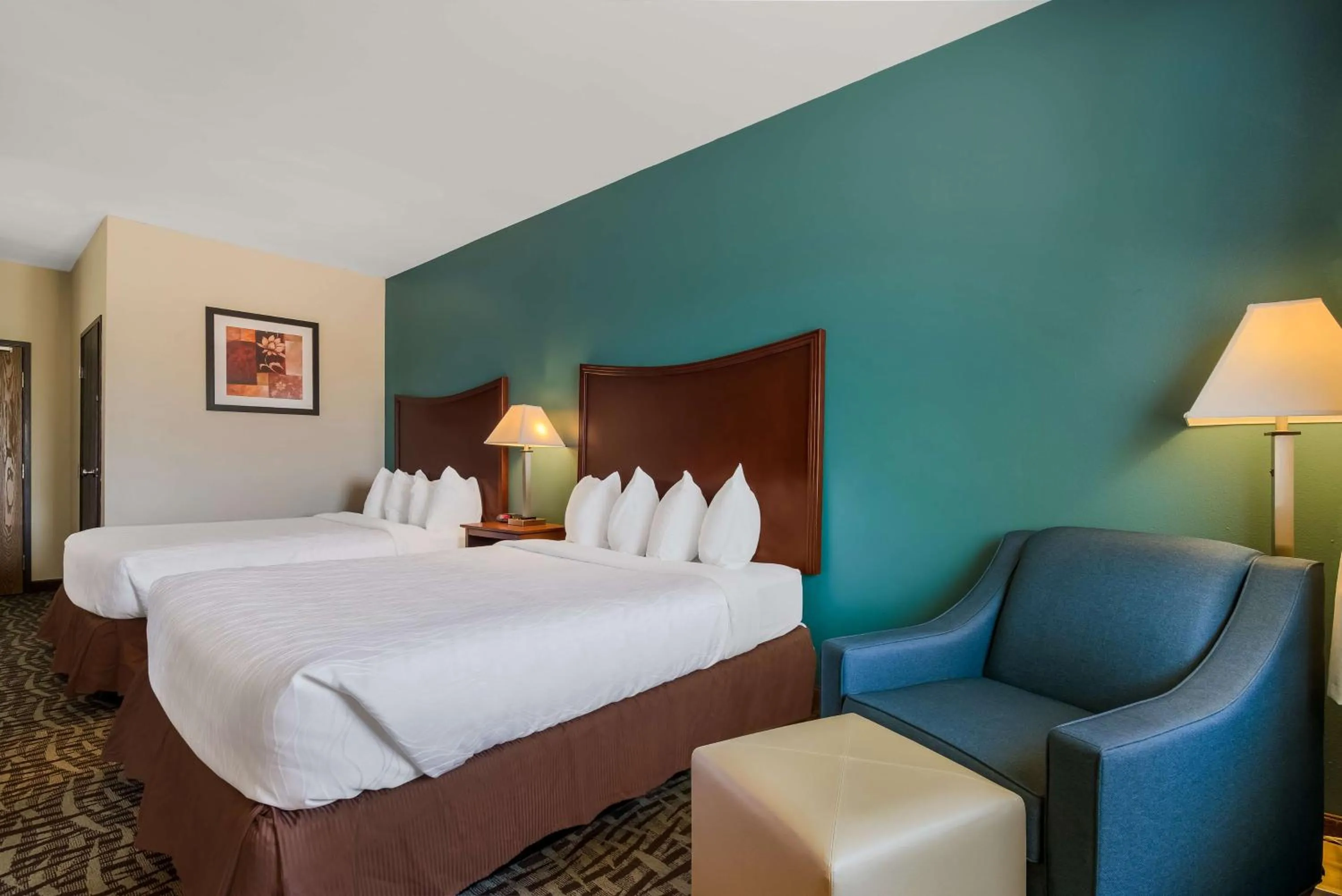 Bedroom, Bed in SureStay Plus Hotel by Best Western Topeka