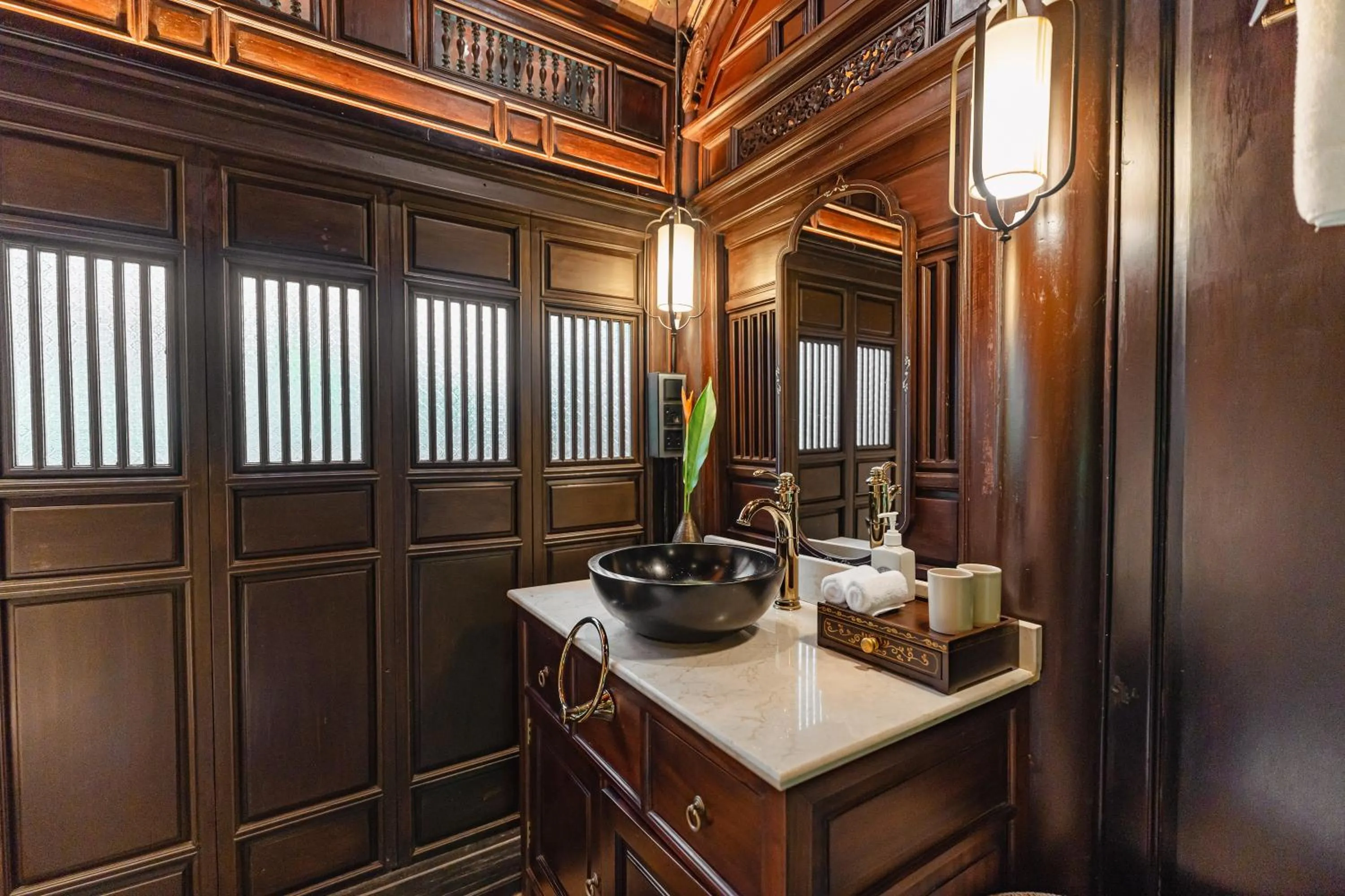 Bedroom in Ancient Huế Garden Houses