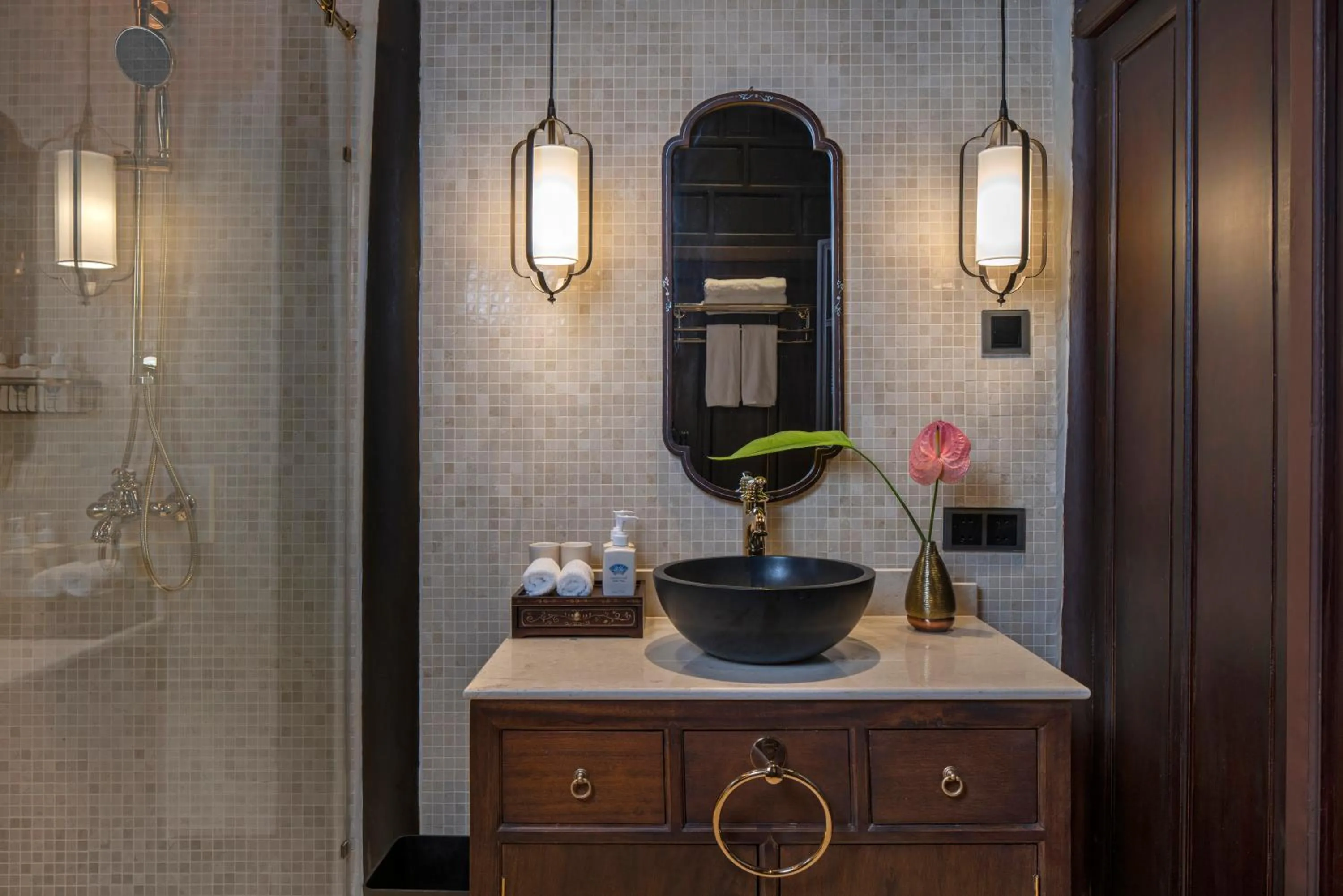 Bathroom in Ancient Huế Garden Houses