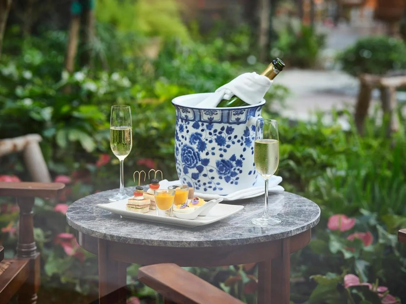 Alcoholic drinks in Ancient Huế Garden Houses