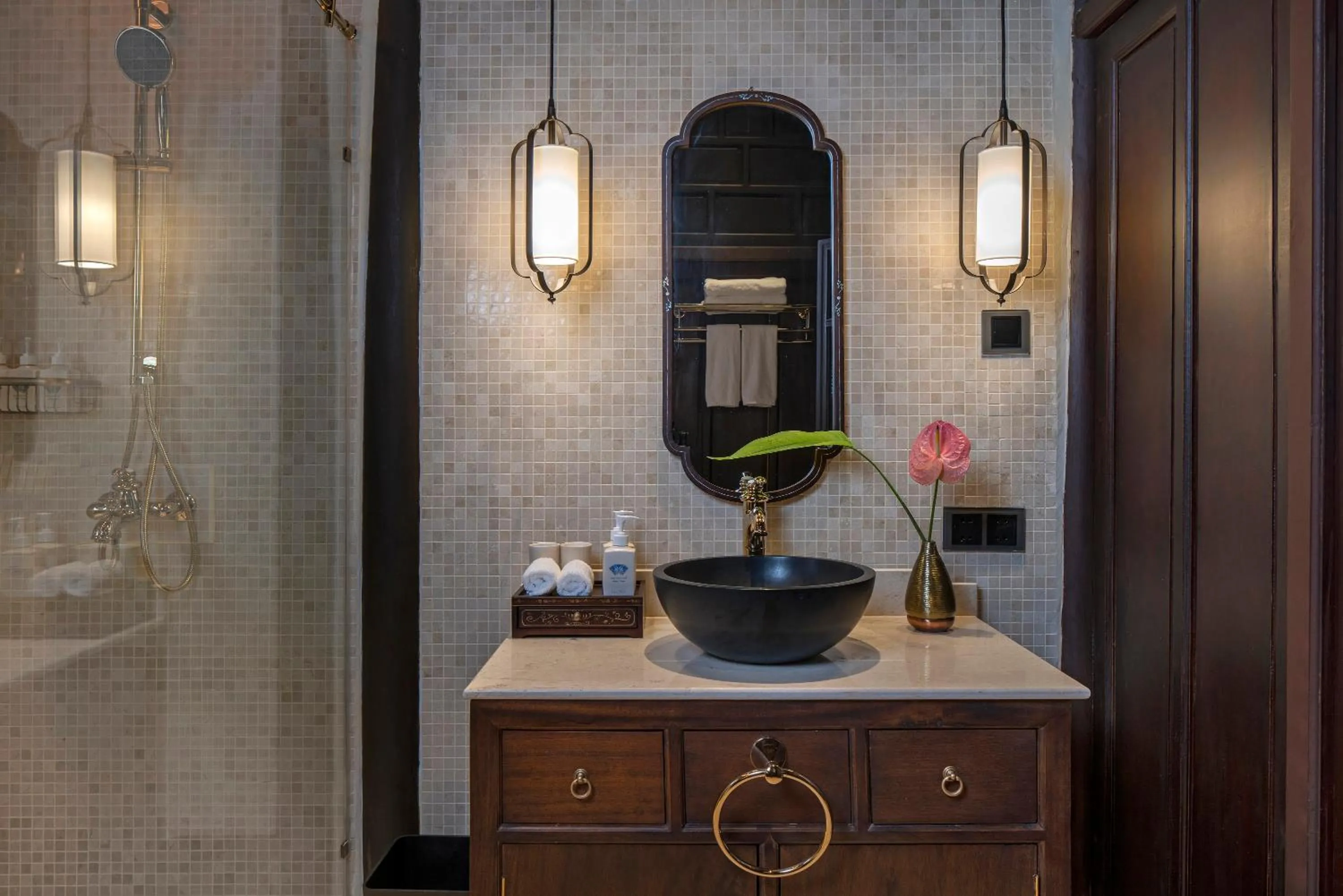 Shower in Ancient Huế Garden Houses