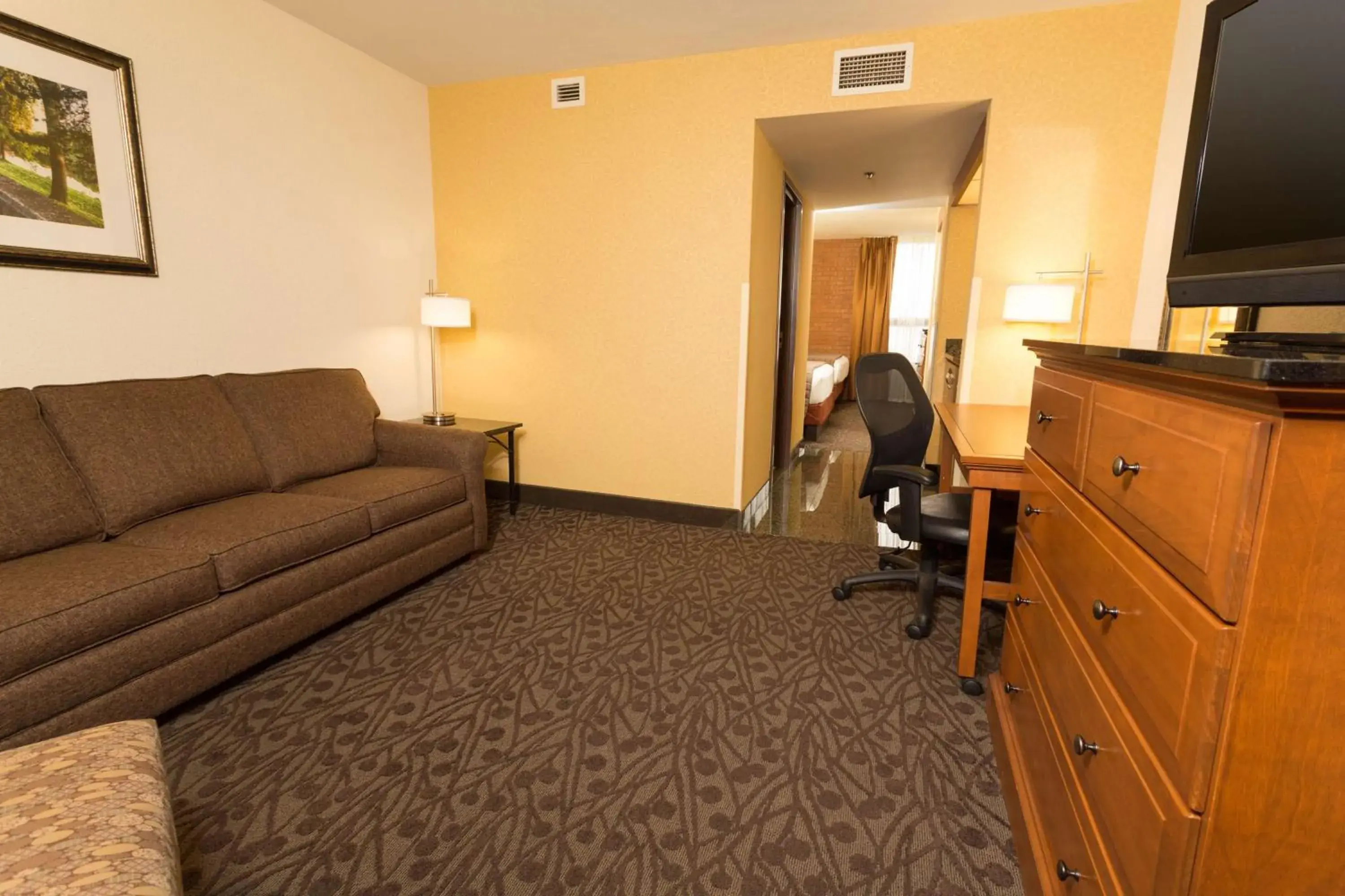 Living room in Drury Inn & Suites Frankenmuth Living room in Drury Inn & Suites Frankenmuth