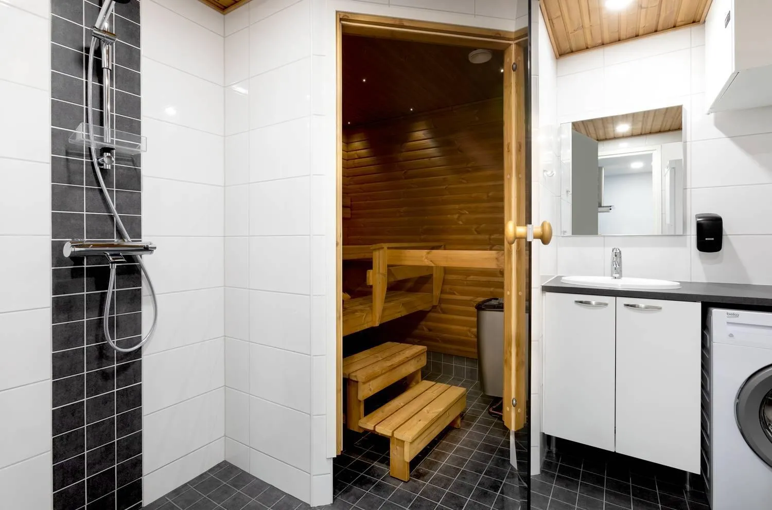Shower in Holiday Club Vierumäki Superior Apartments