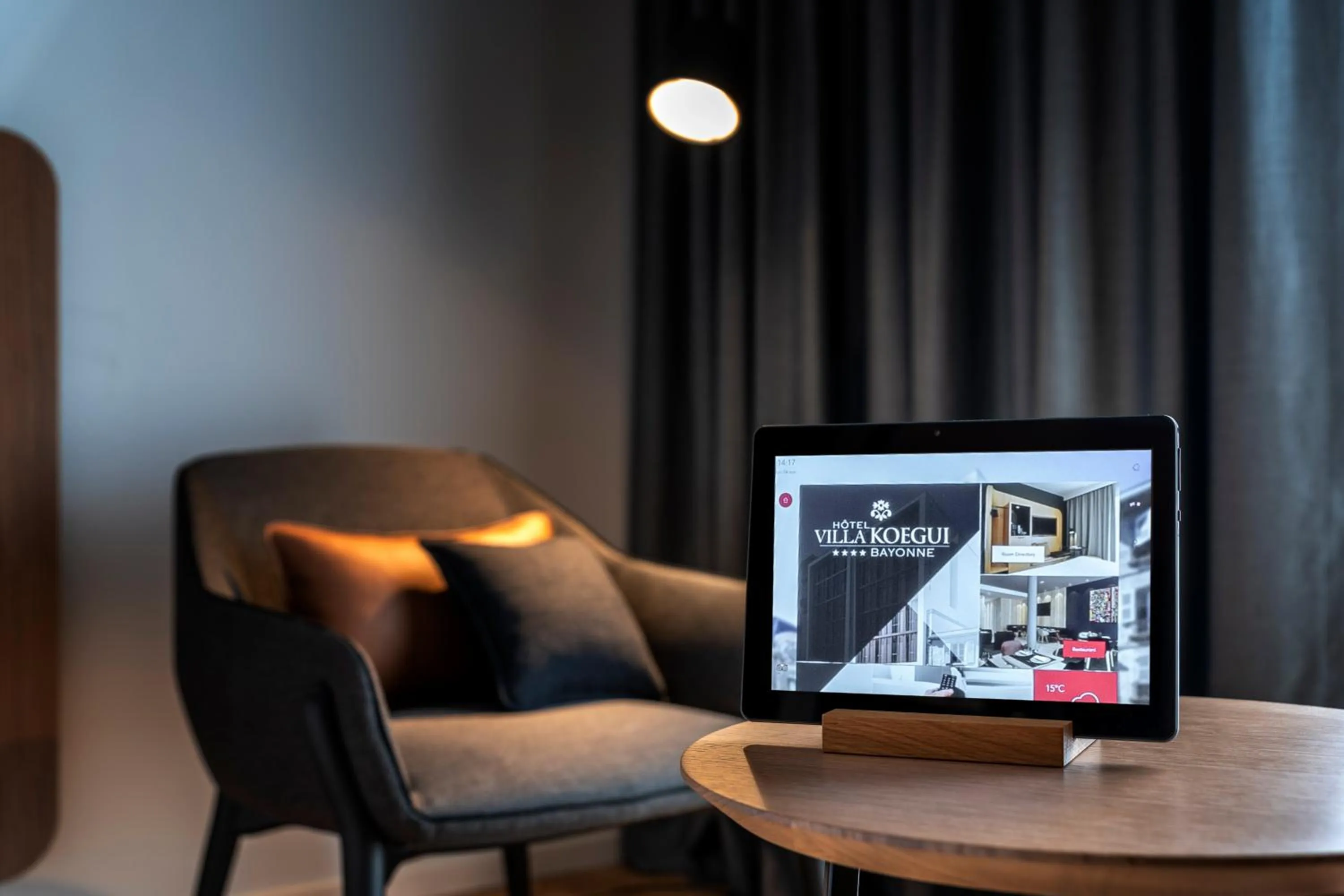 TV and multimedia in Hôtel Villa KOEGUI Bayonne