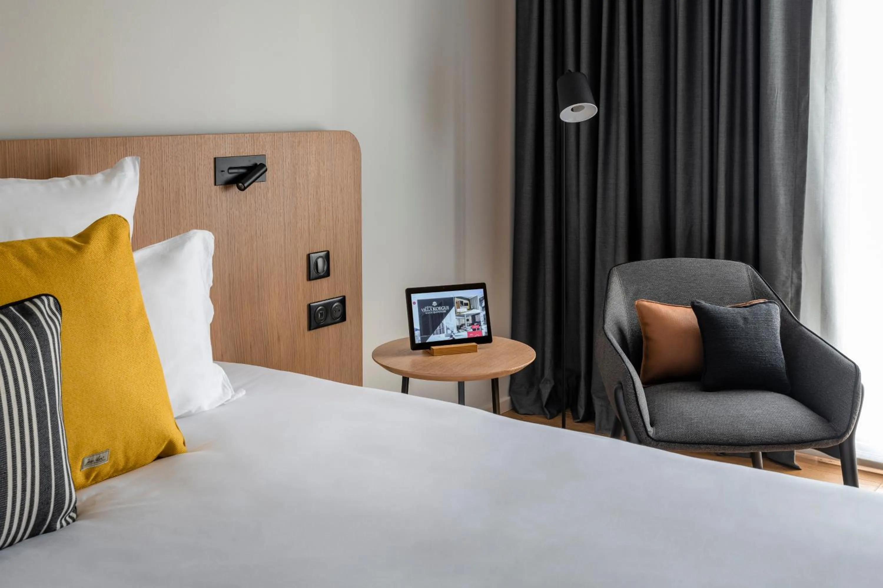 TV and multimedia, Bed in Hôtel Villa KOEGUI Bayonne