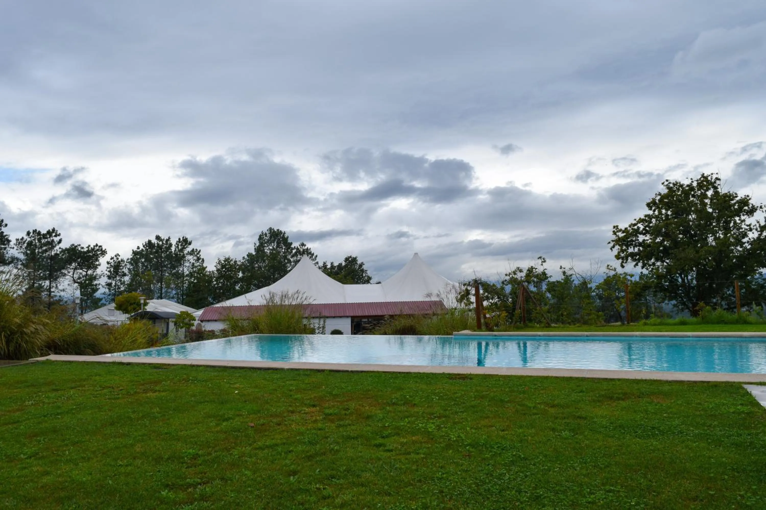 Swimming pool in Hotel Nande