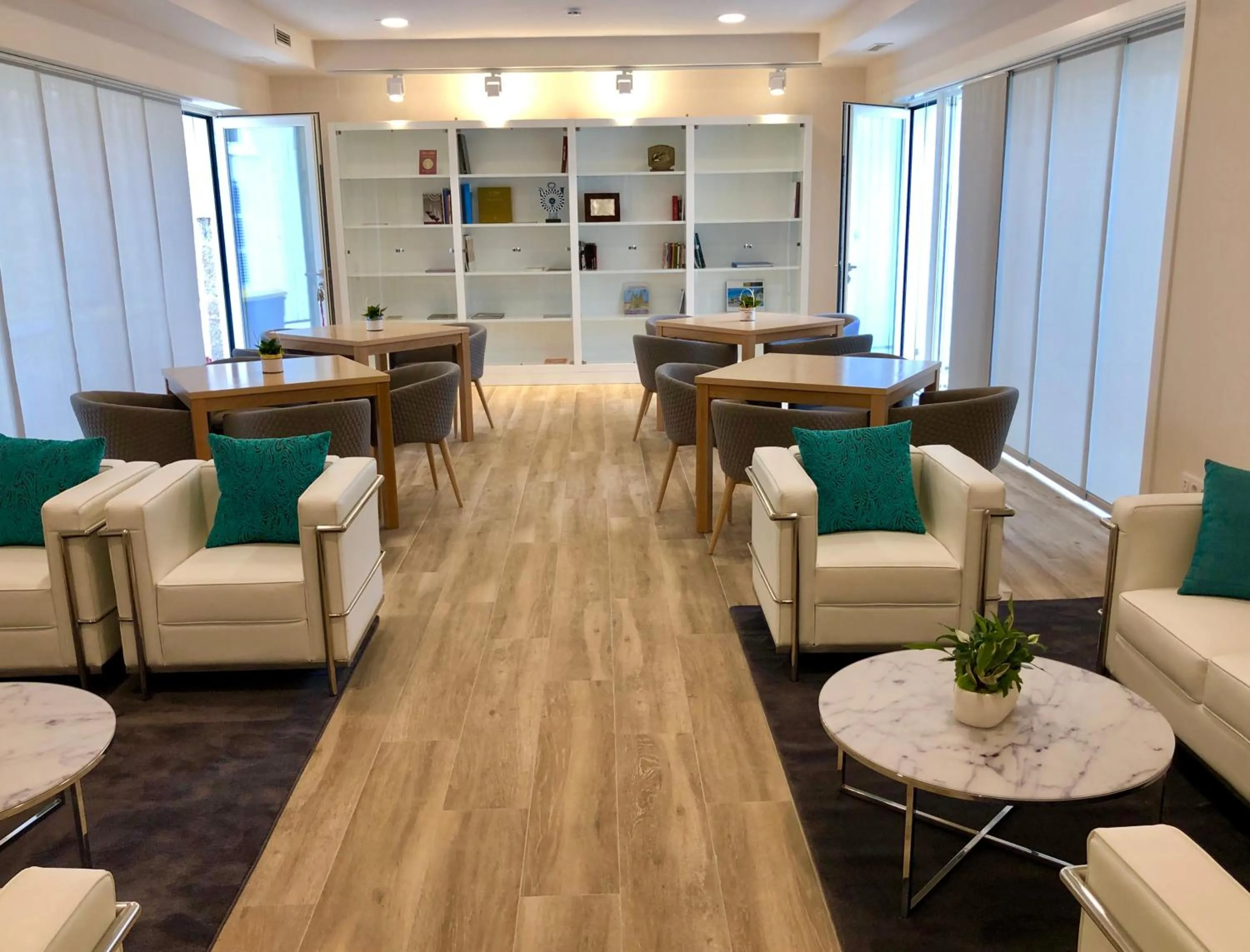 Communal lounge/ TV room in Hotel Nande