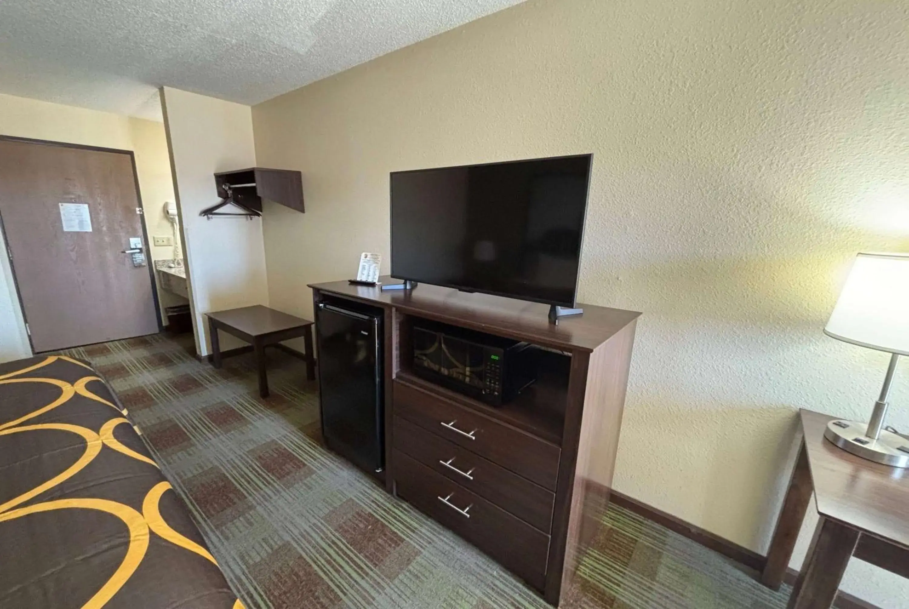 Queen Room with Two Queen Beds - Non-Smoking in Super 8 by Wyndham Lincoln Queen Room with Two Queen Beds - Non-Smoking in Super 8 by Wyndham Lincoln