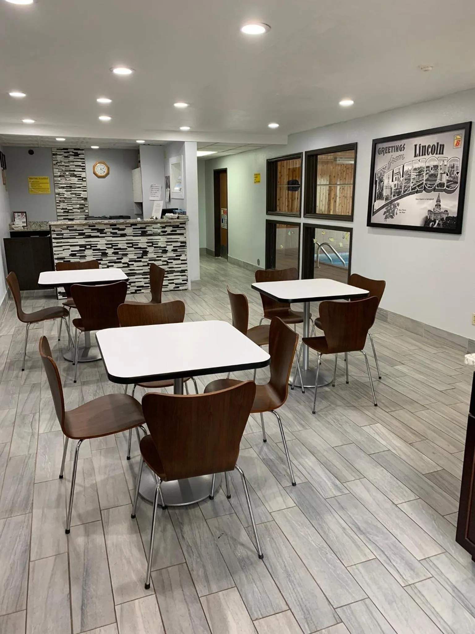 Super 8 by Wyndham Lincoln