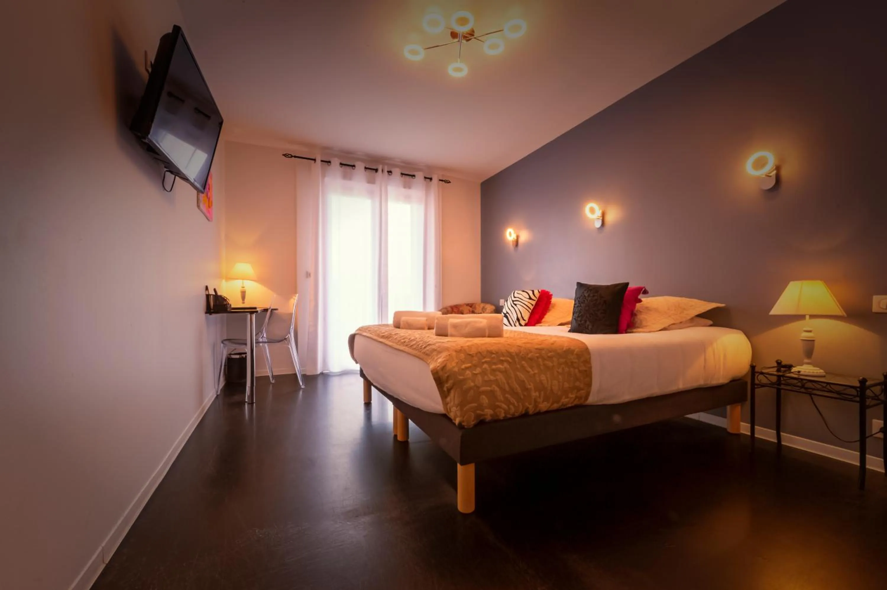 Photo of the whole room, Bed in A Fontana