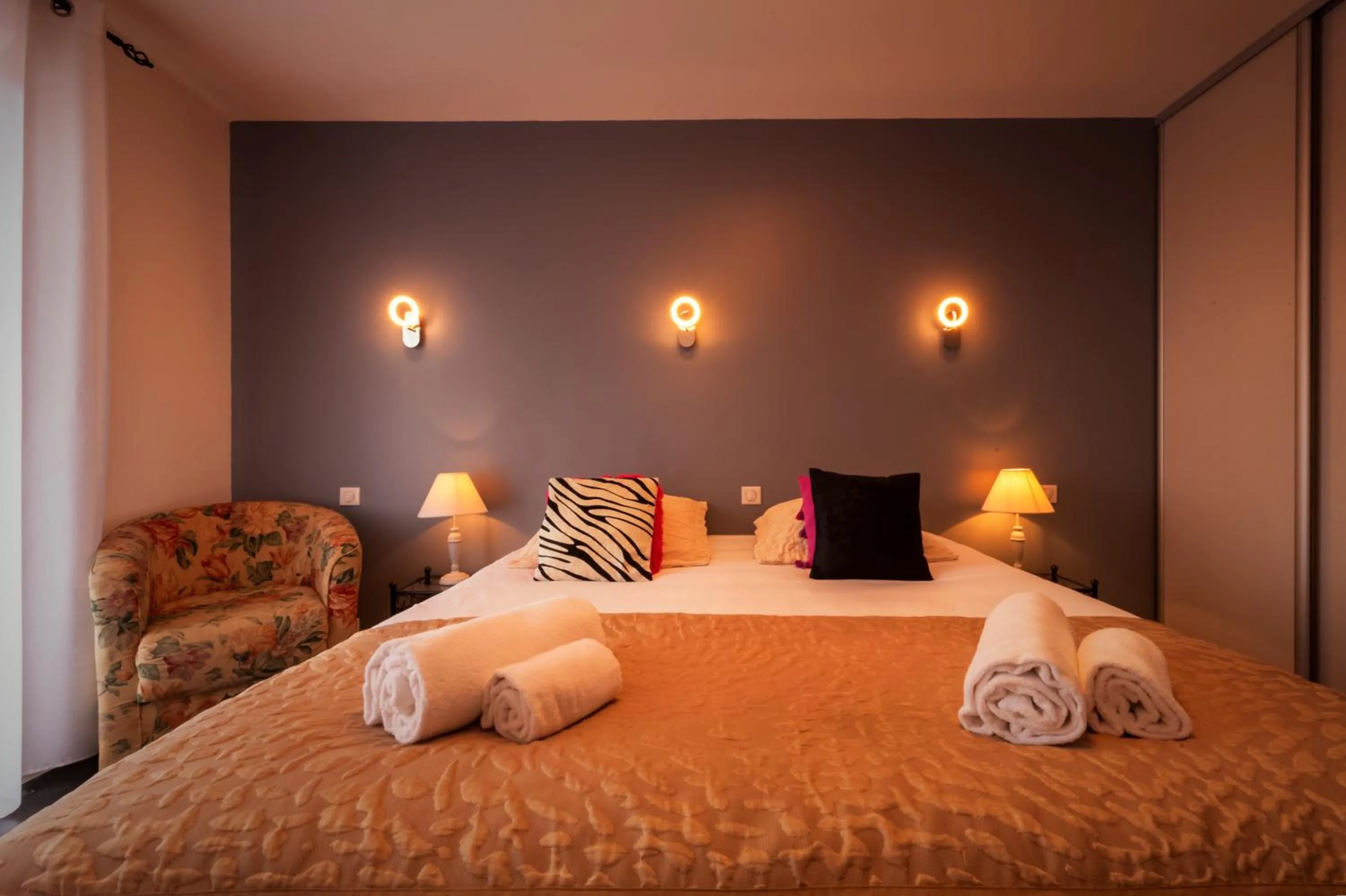 Photo of the whole room, Bed in A Fontana