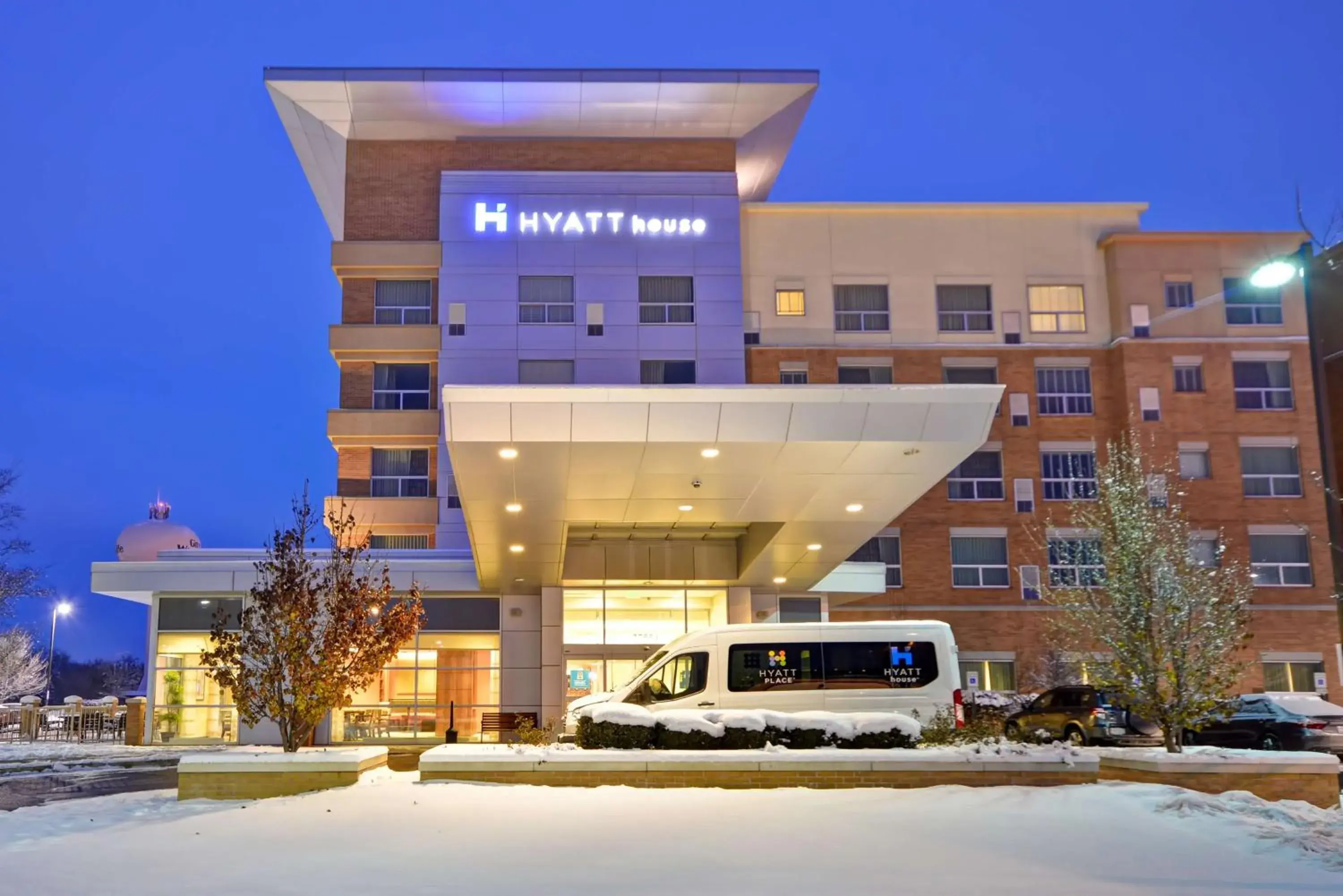 Property building in Hyatt House Naperville/Warrenville Property building in Hyatt House Naperville/Warrenville