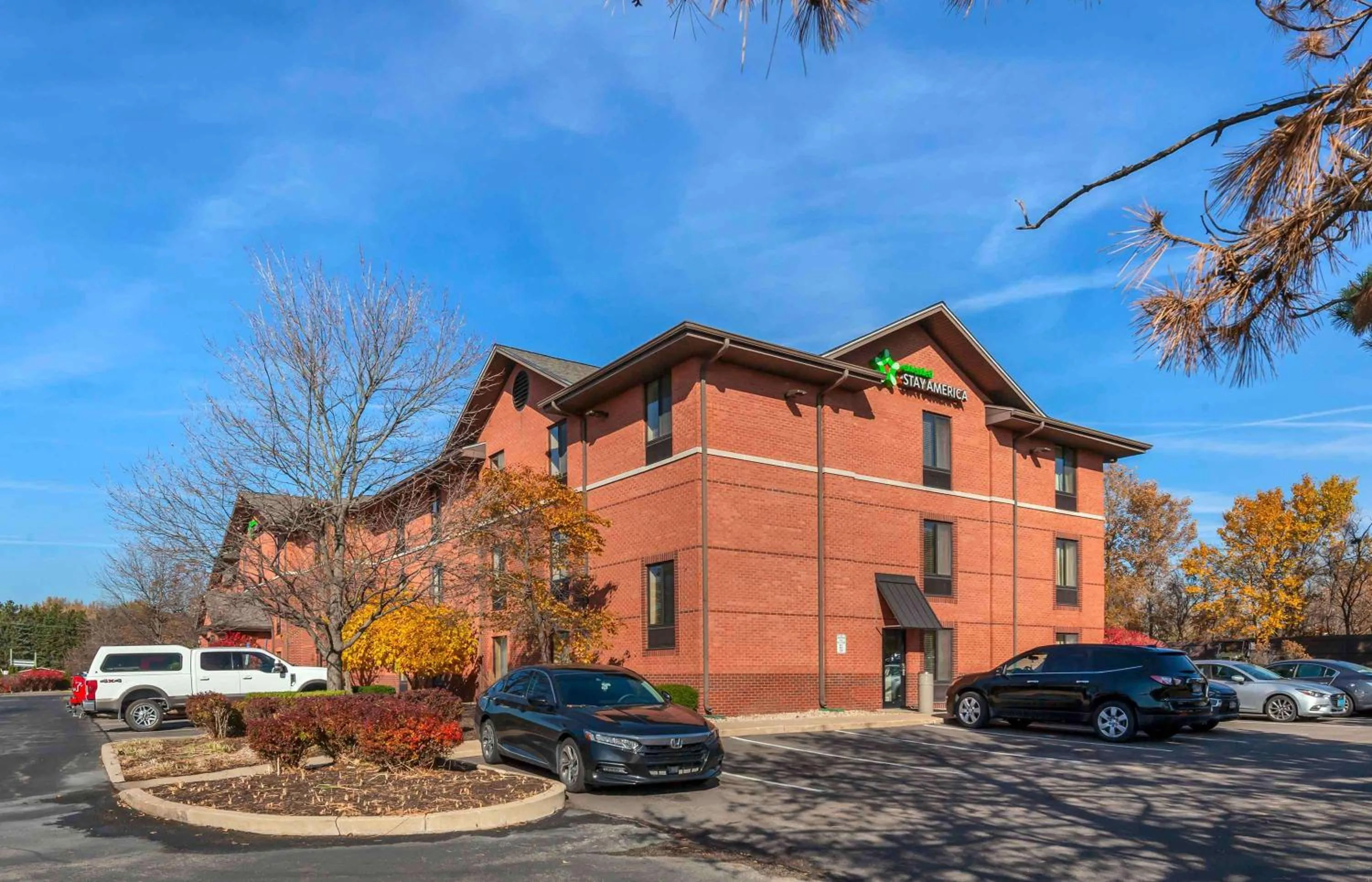 Property building in Extended Stay America Select Suites - Rockford - State Street