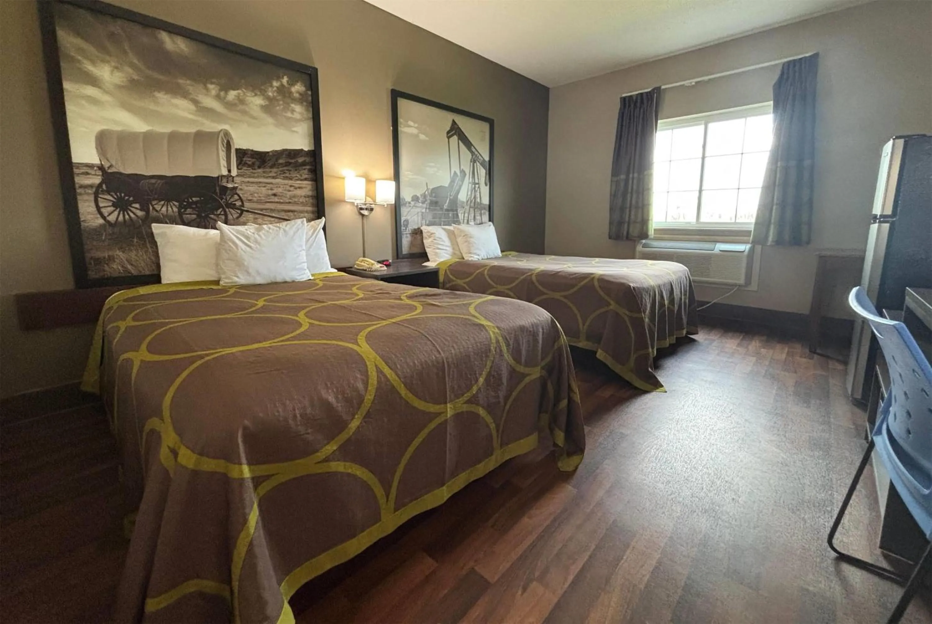 Photo of the whole room, Bed in Super 8 by Wyndham Grayville