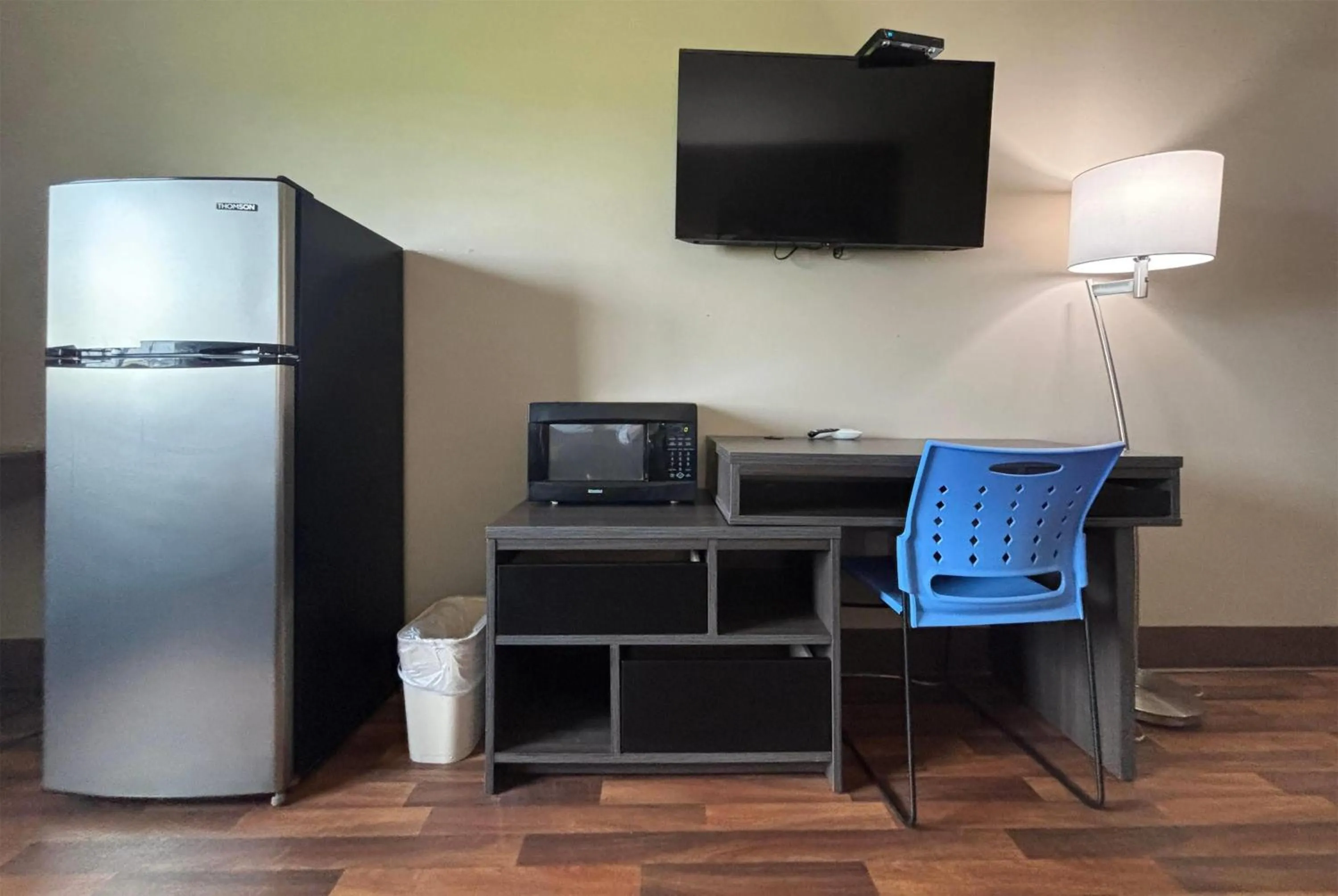 Photo of the whole room in Super 8 by Wyndham Grayville