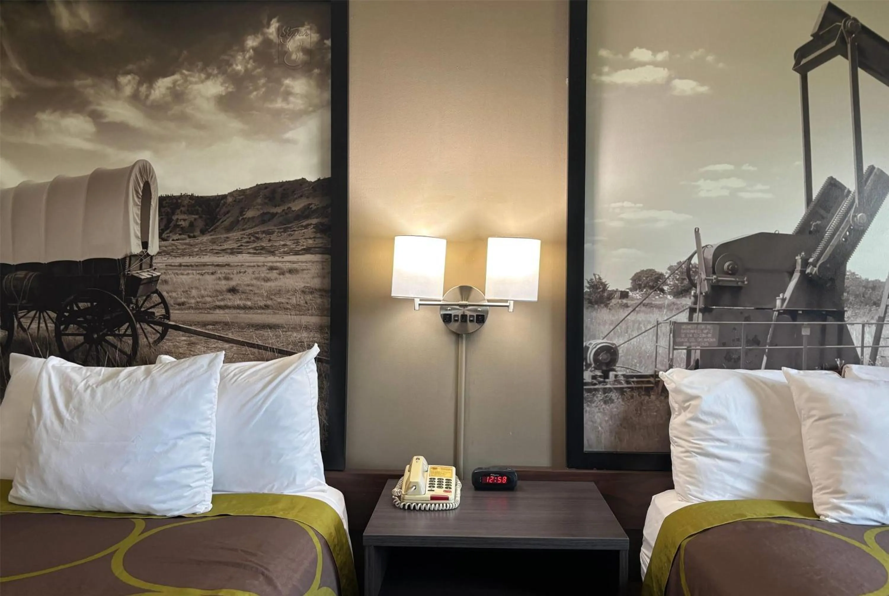 Photo of the whole room, Bed in Super 8 by Wyndham Grayville