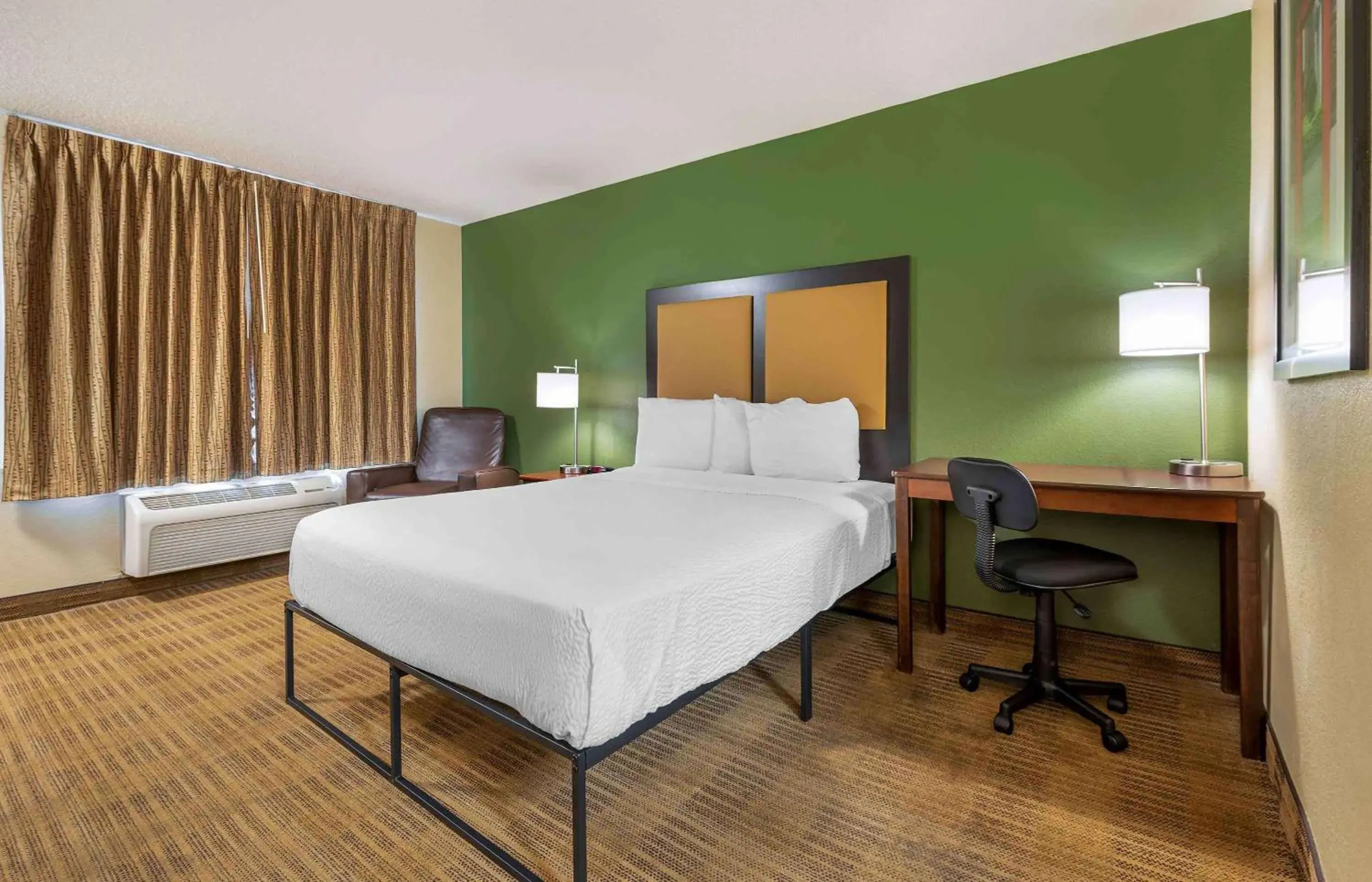 Queen Studio - Disability Access/Non-Smoking in Extended Stay America Suites - Indianapolis - Airport Queen Studio - Disability Access/Non-Smoking in Extended Stay America Suites - Indianapolis - Airport