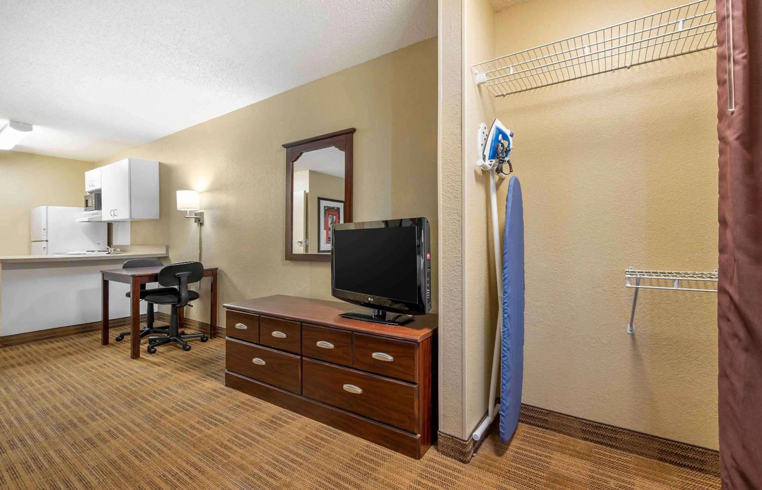 Bedroom in Extended Stay America Suites - Indianapolis - Airport