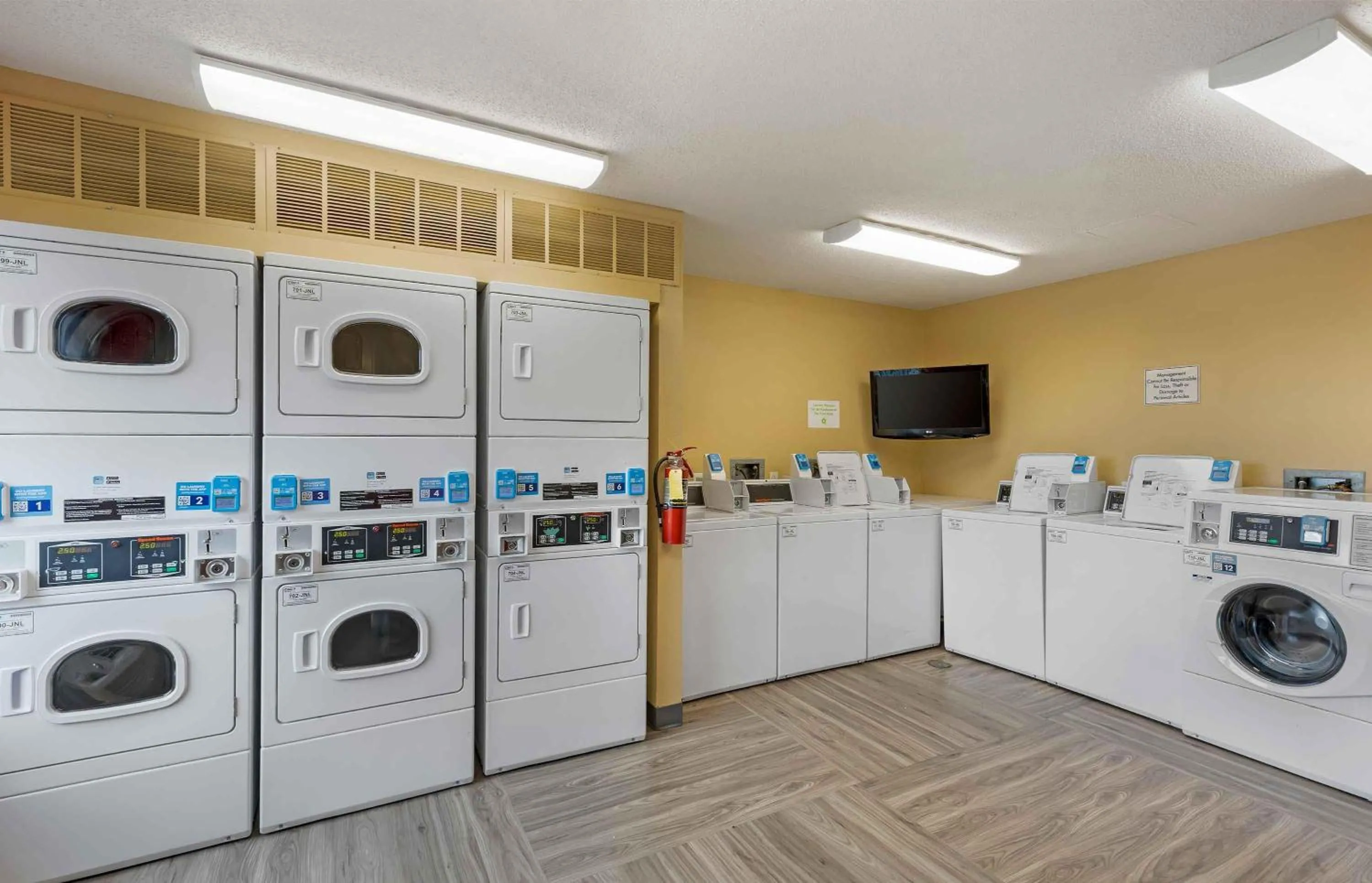 Property building in Extended Stay America Suites - St Louis - Westport - Central