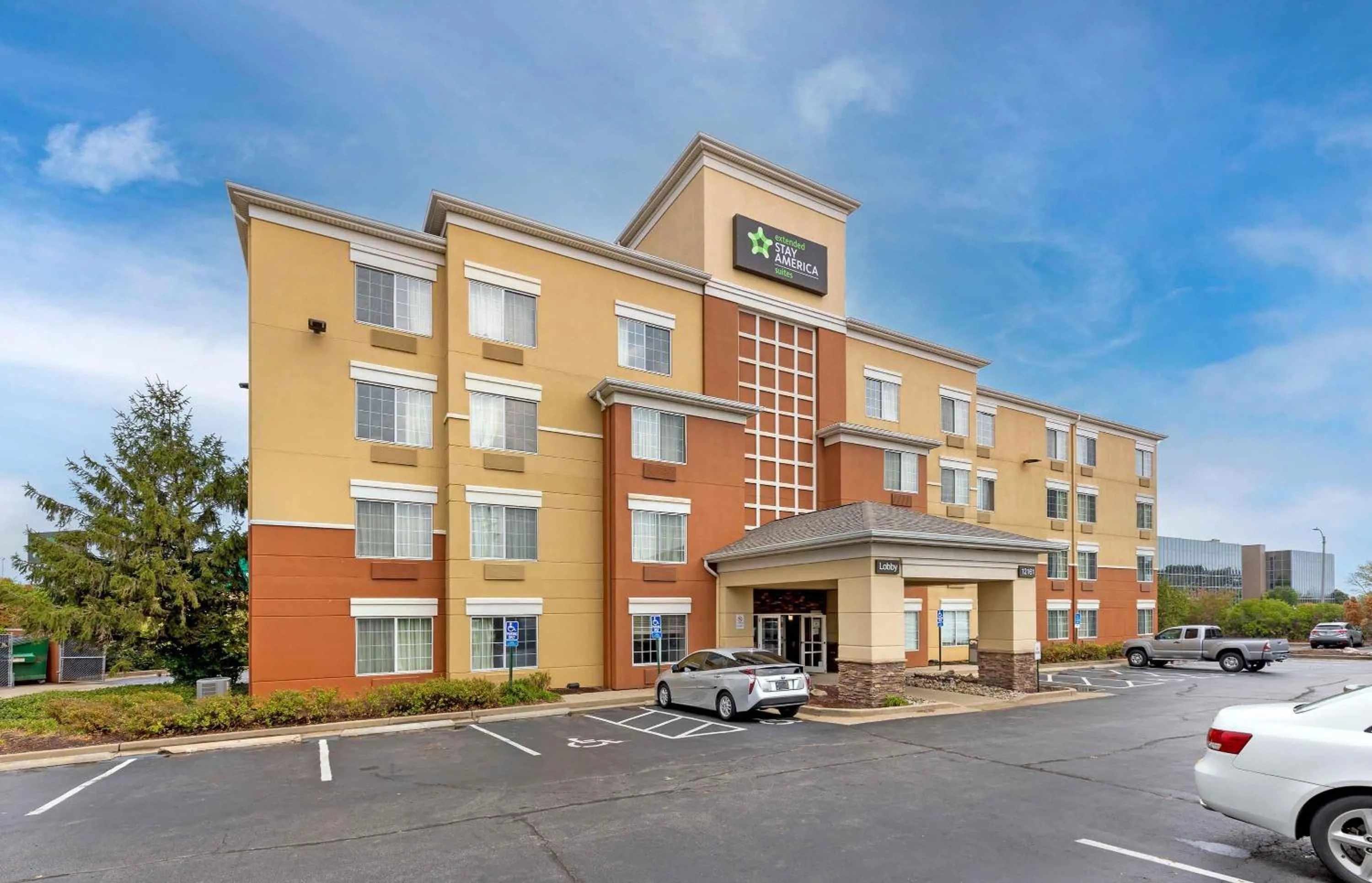 Property building in Extended Stay America Suites - St Louis - Westport - Central
