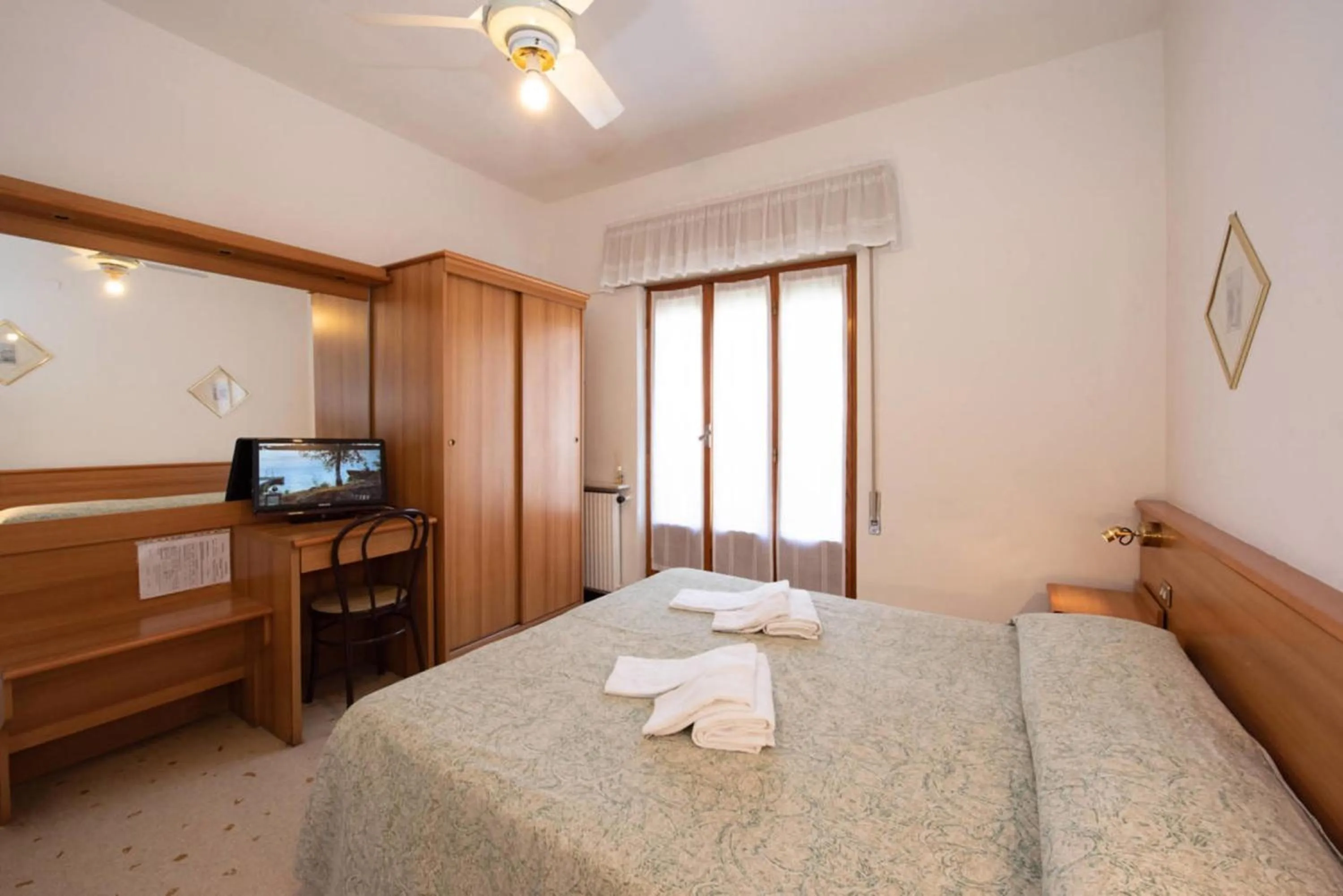Bedroom, Bed in Hotel Tirreno
