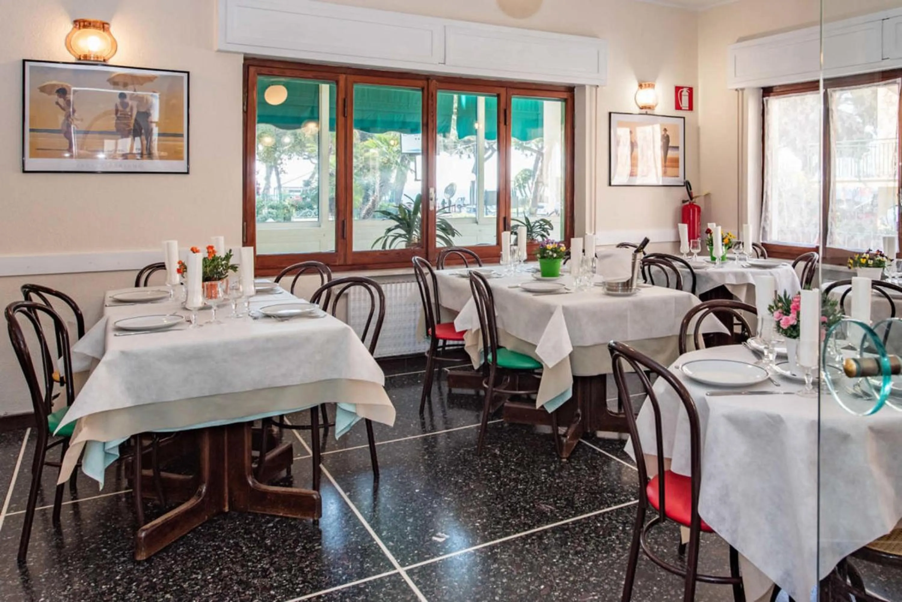 Restaurant/places to eat in Hotel Tirreno
