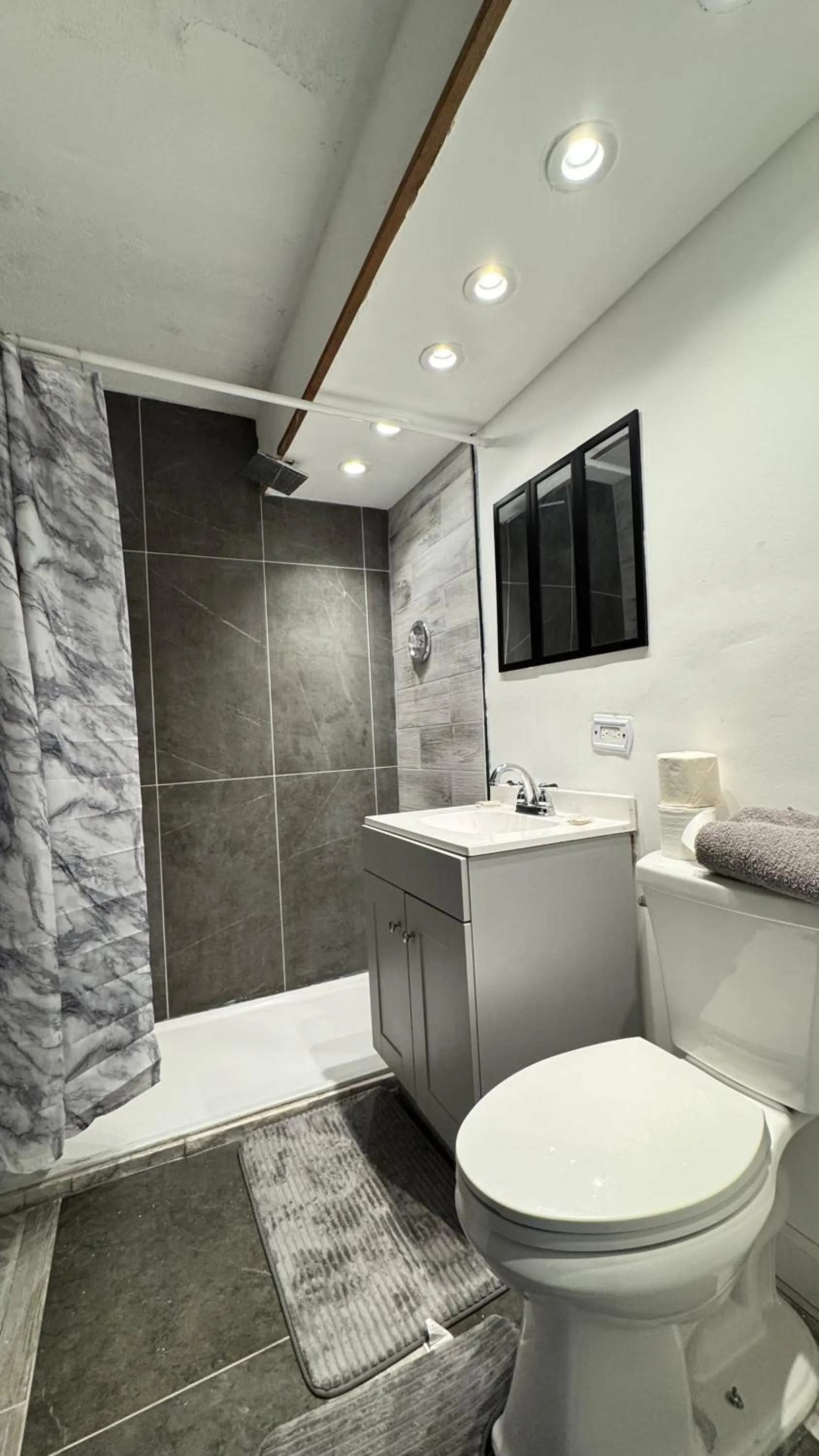 Bathroom in Best Motel By OYO Chicago I-90