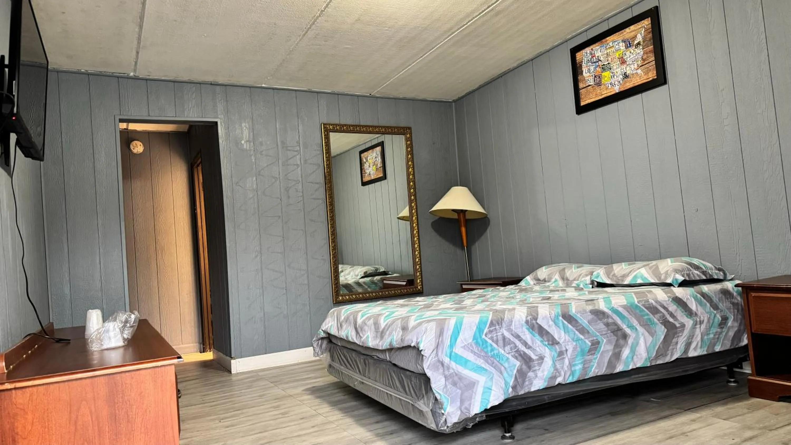 Bedroom, Bed in Best Motel By OYO Chicago I-90