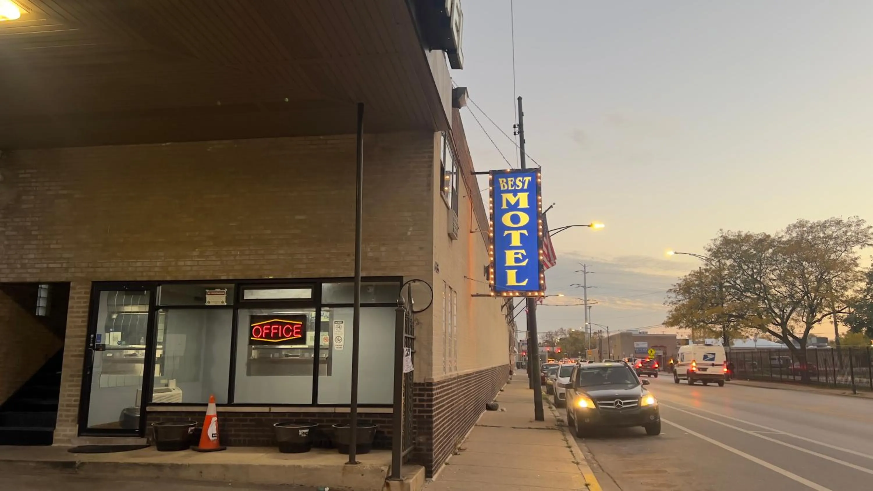 Property building in Best Motel By OYO Chicago I-90