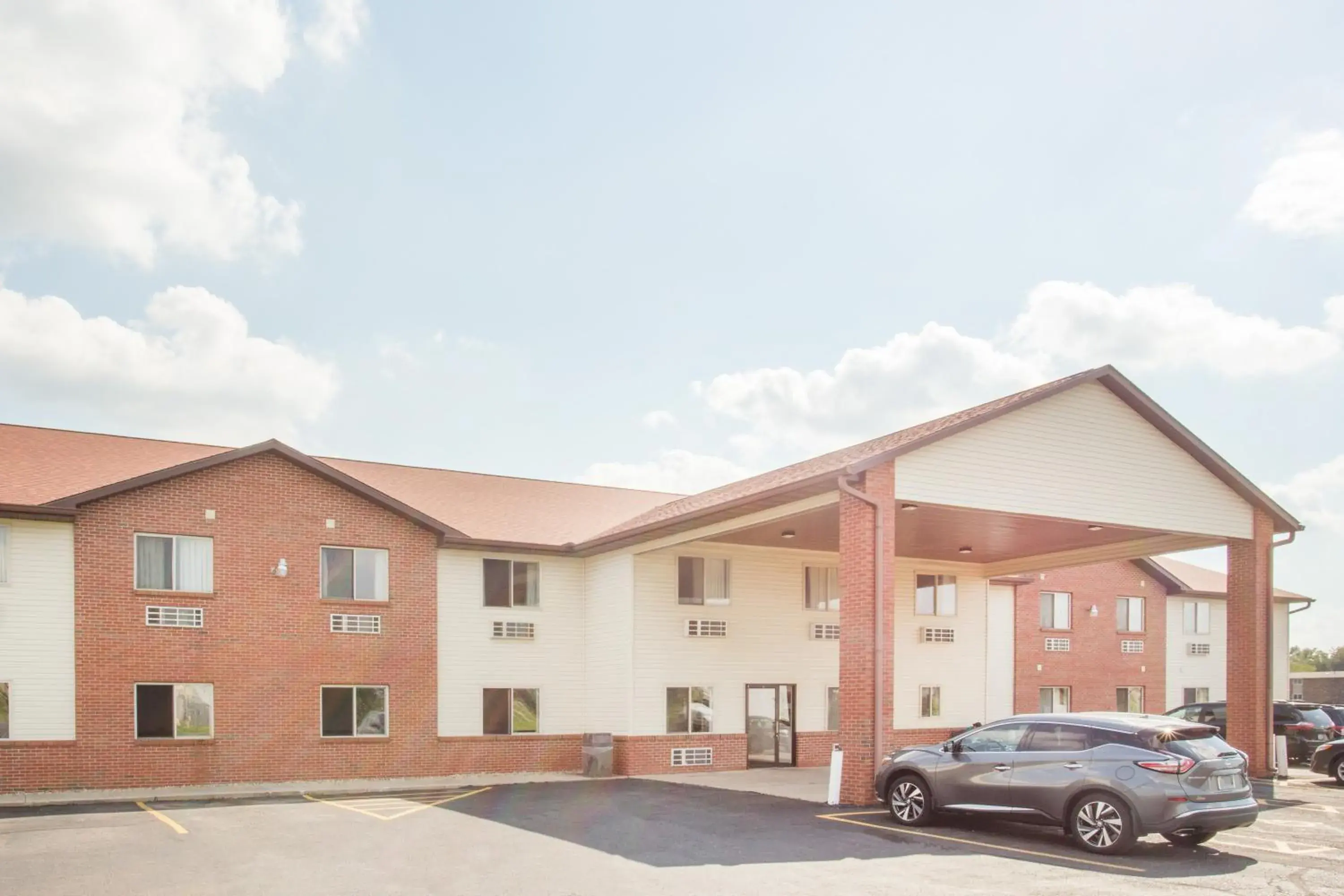 Facade/entrance in Super 8 by Wyndham Monmouth IL Facade/entrance in Super 8 by Wyndham Monmouth IL