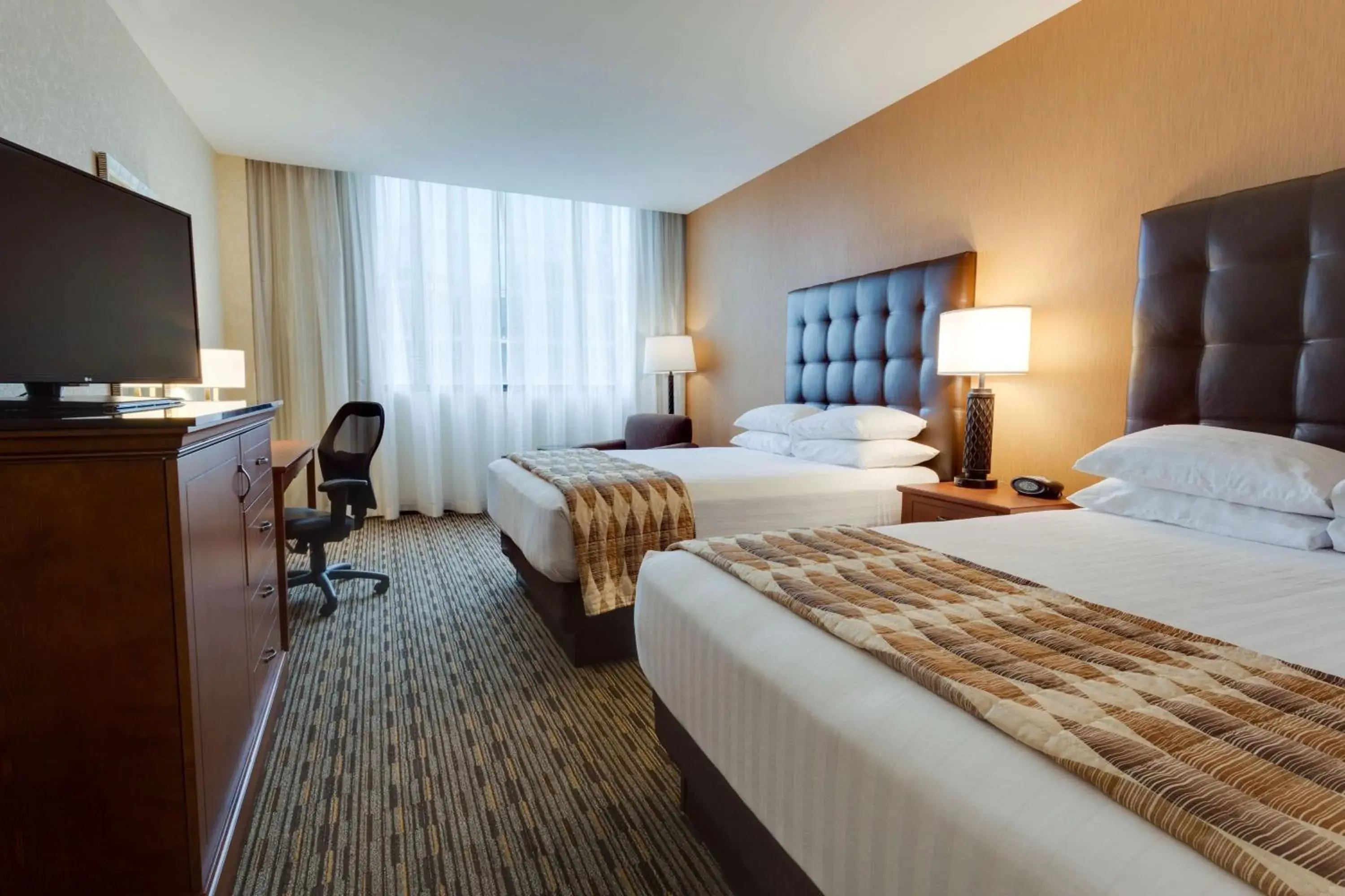 Photo of the whole room, Bed in Drury Plaza St. Louis at the Arch Photo of the whole room, Bed in Drury Plaza St. Louis at the Arch