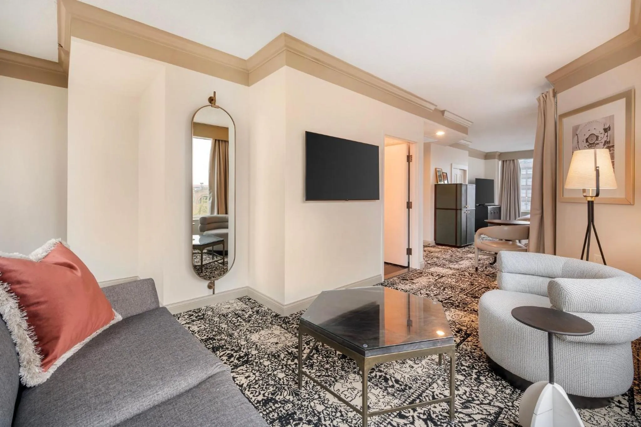 Living room in Omni Severin Hotel