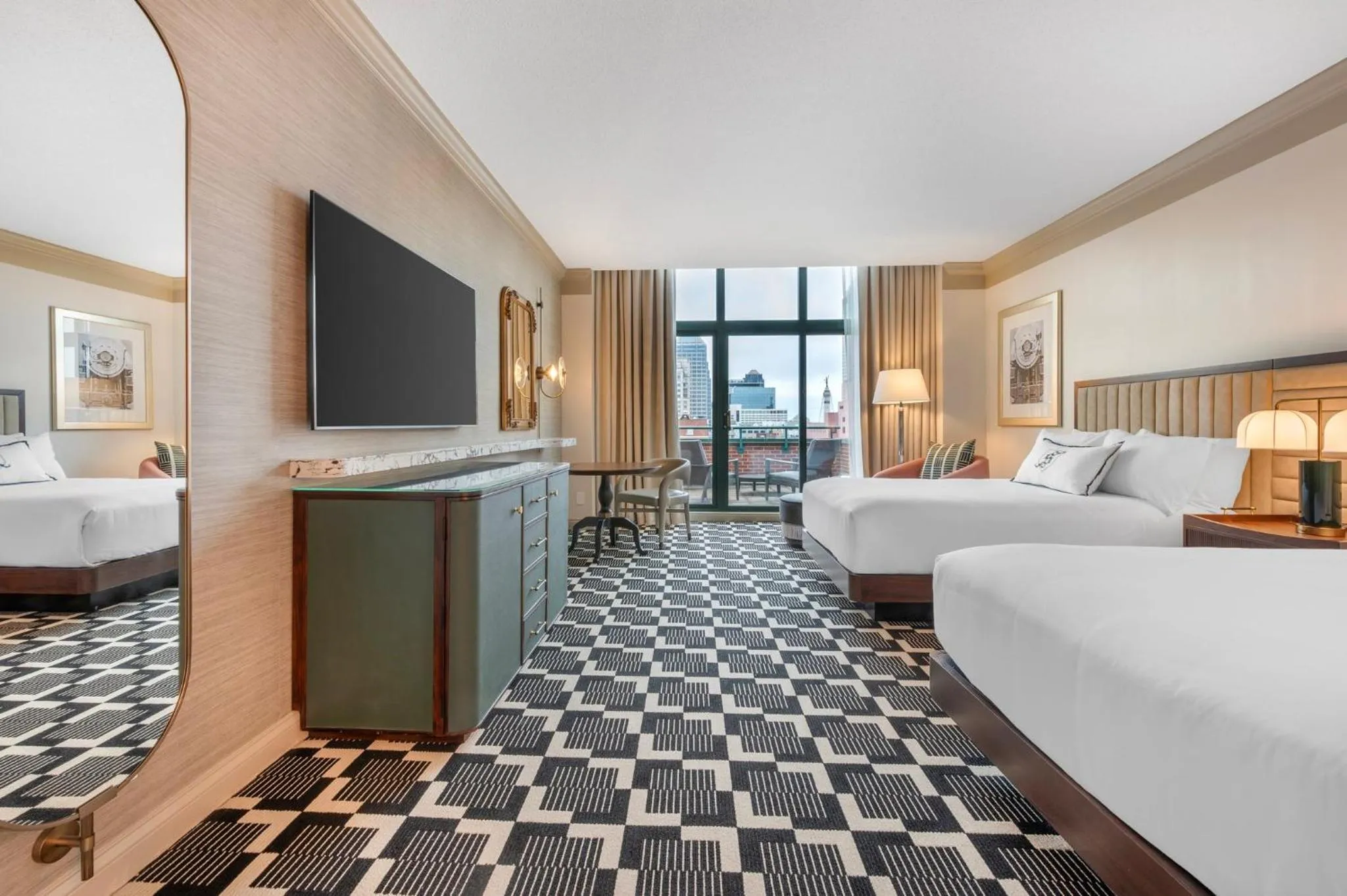 Bedroom, Bed in Omni Severin Hotel