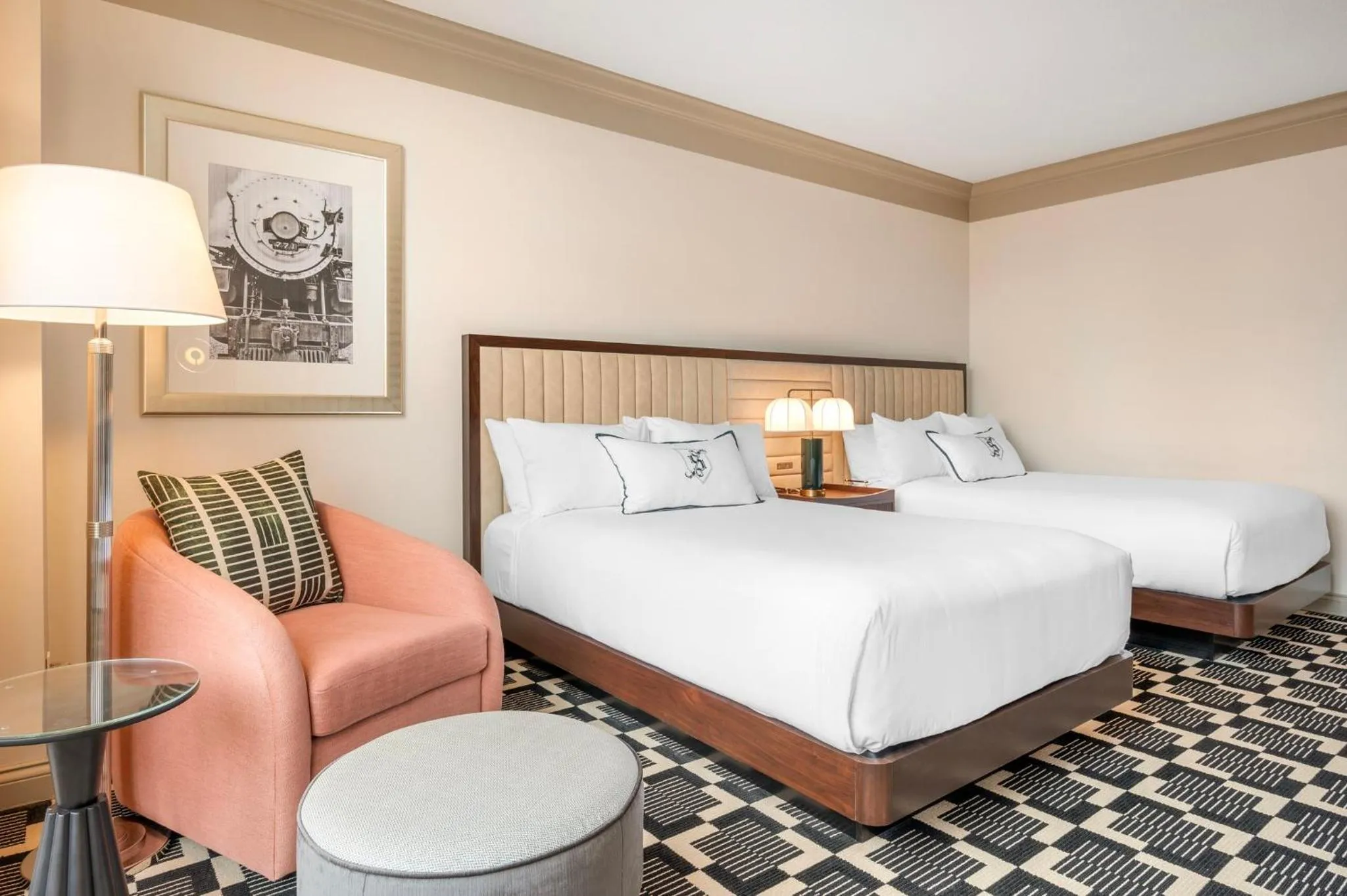 Bedroom, Bed in Omni Severin Hotel