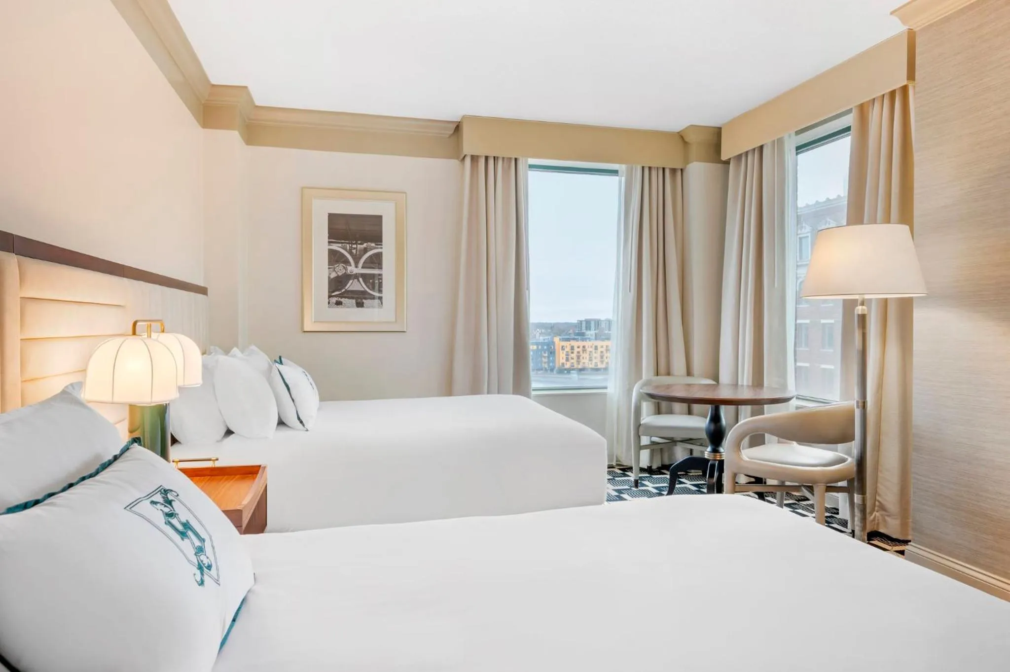 Bedroom, Bed in Omni Severin Hotel