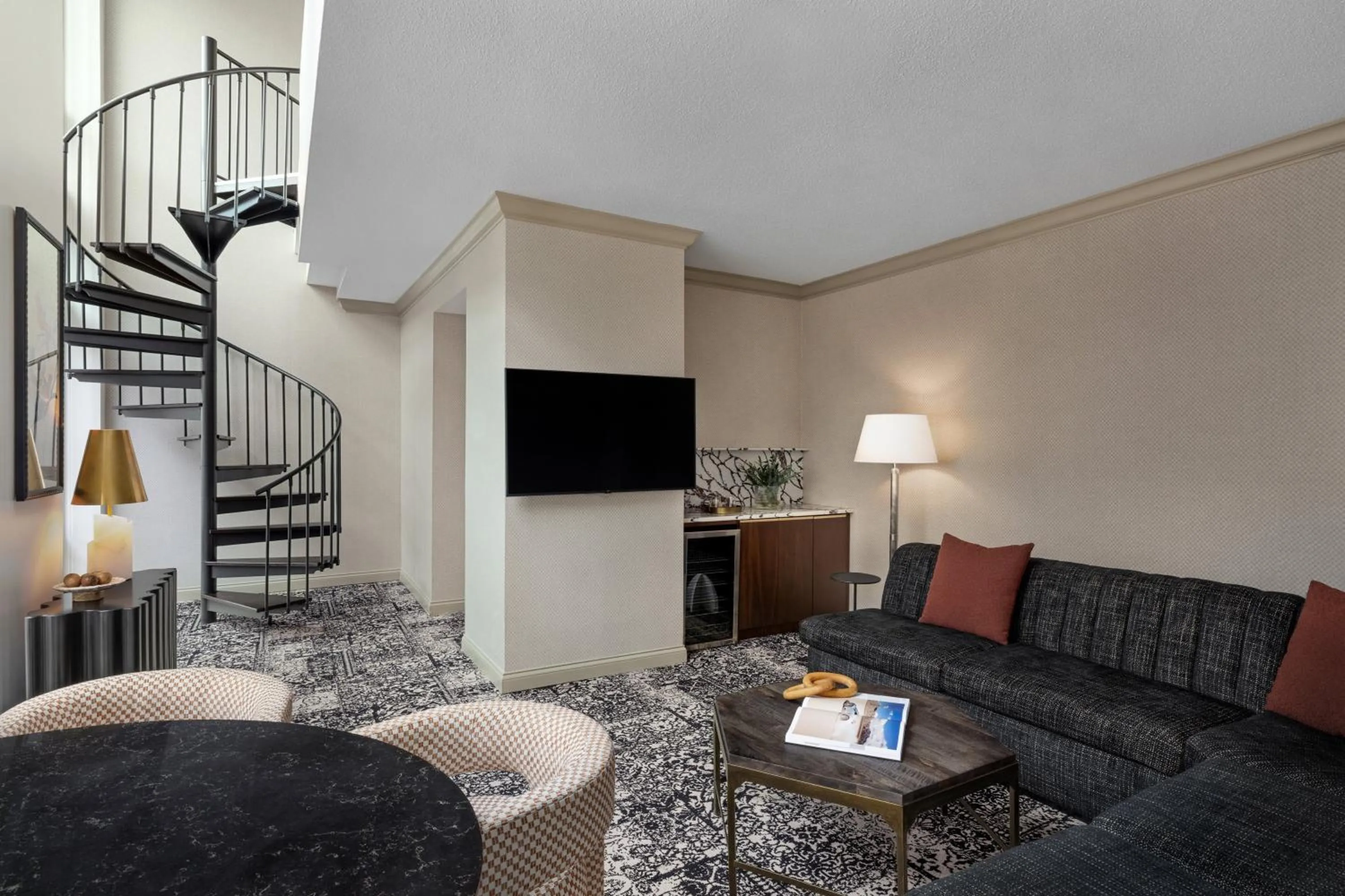 Photo of the whole room in Omni Severin Hotel