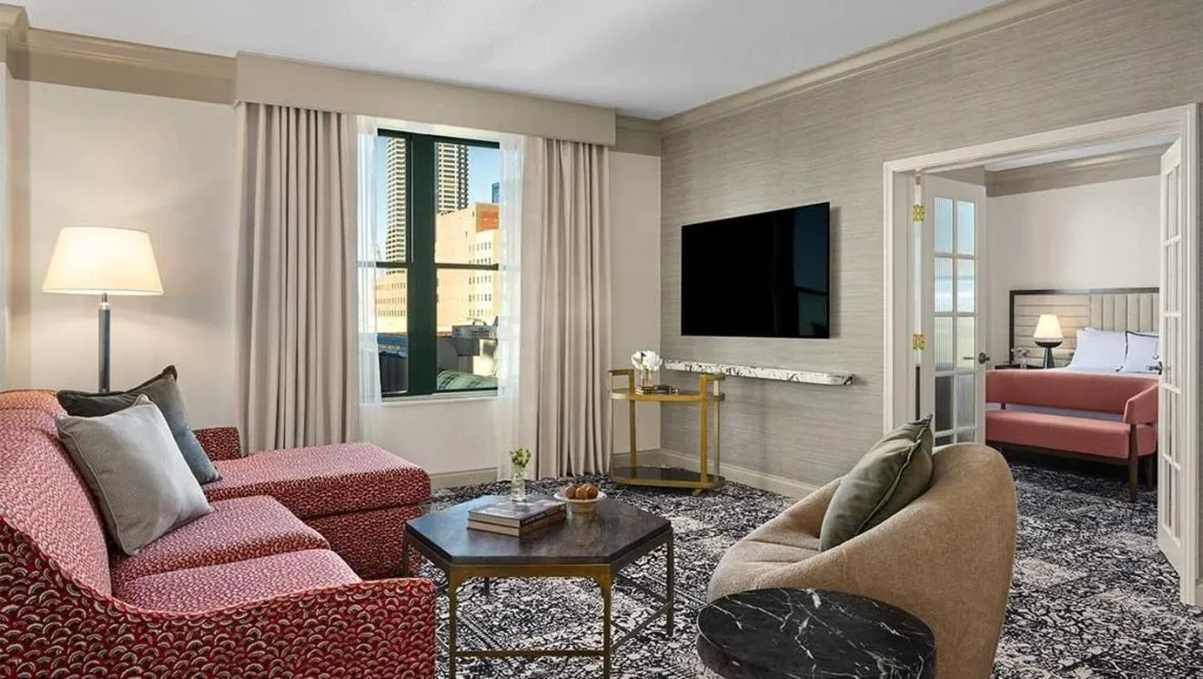 Photo of the whole room in Omni Severin Hotel