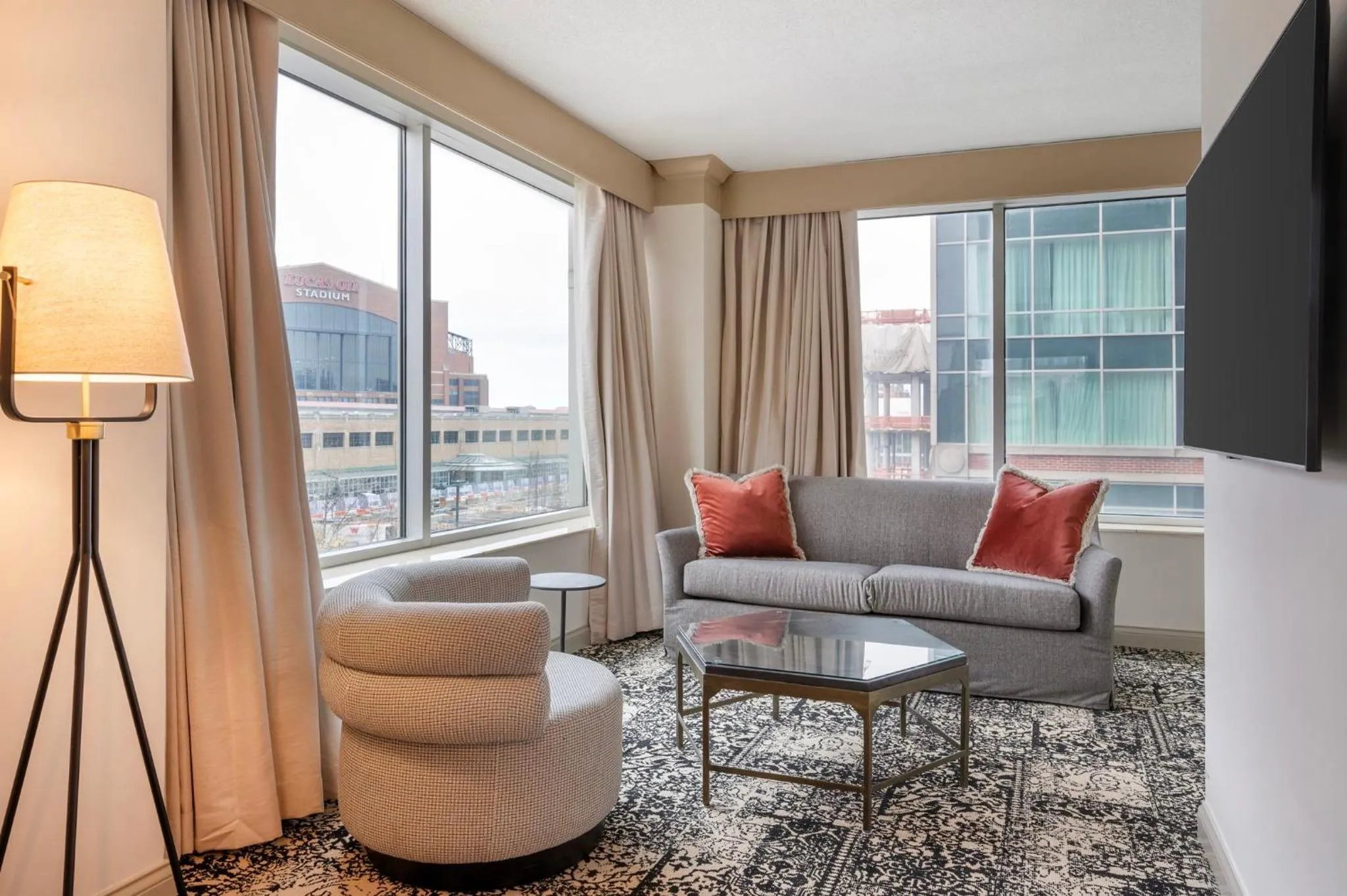 Living room in Omni Severin Hotel