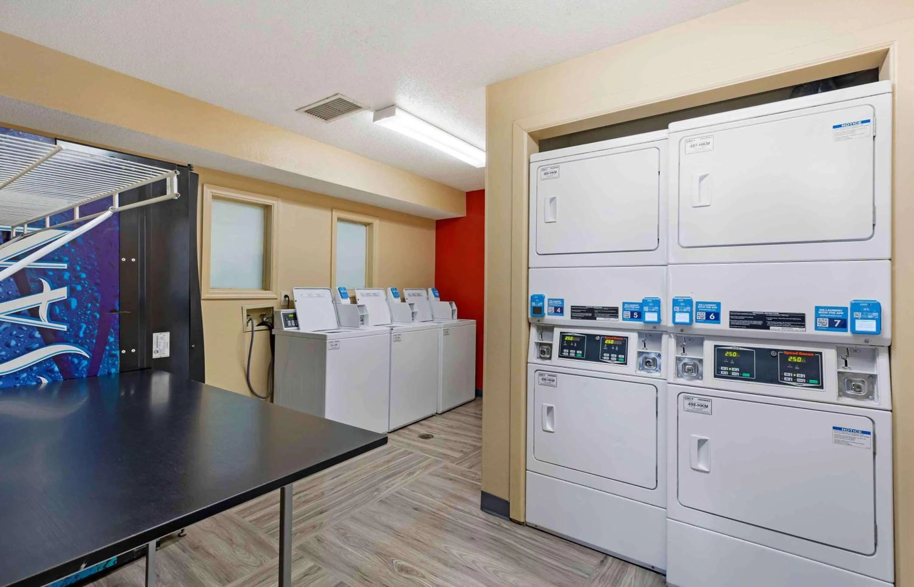 Property building in Extended Stay America Select Suites - St Louis - Westport - Craig Road