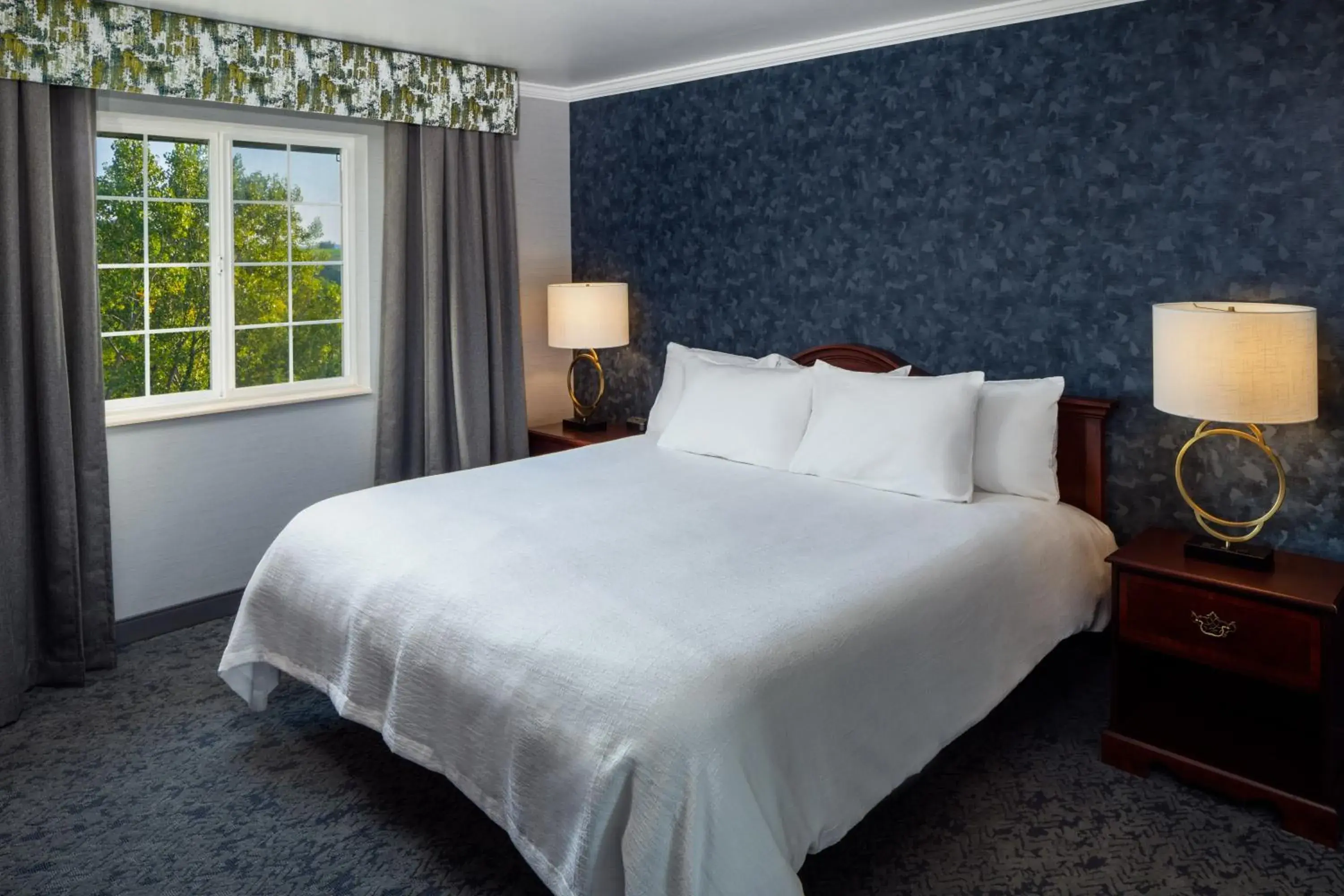 Bed in Irish Cottage Inn & Suites Bed in Irish Cottage Inn & Suites