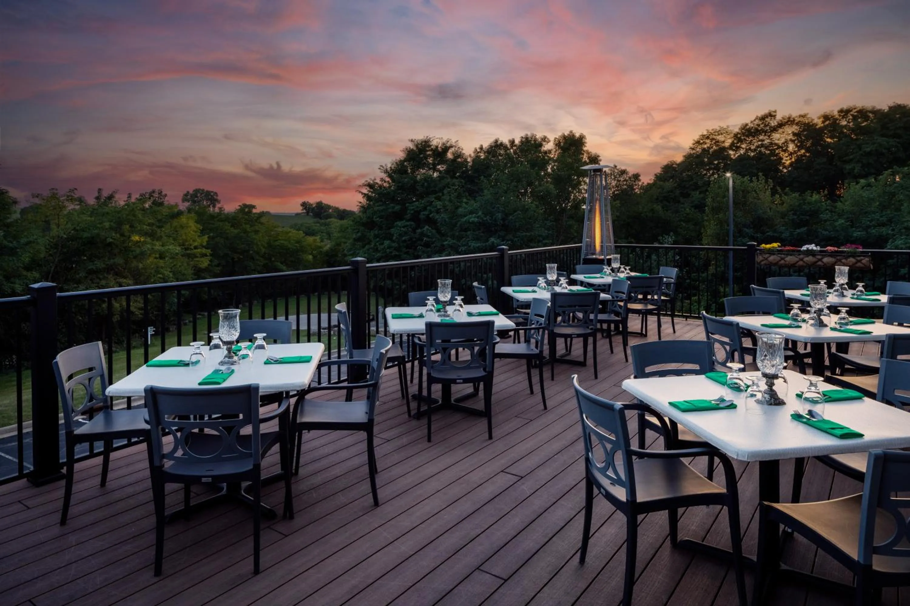 Restaurant/places to eat in Irish Cottage Inn & Suites