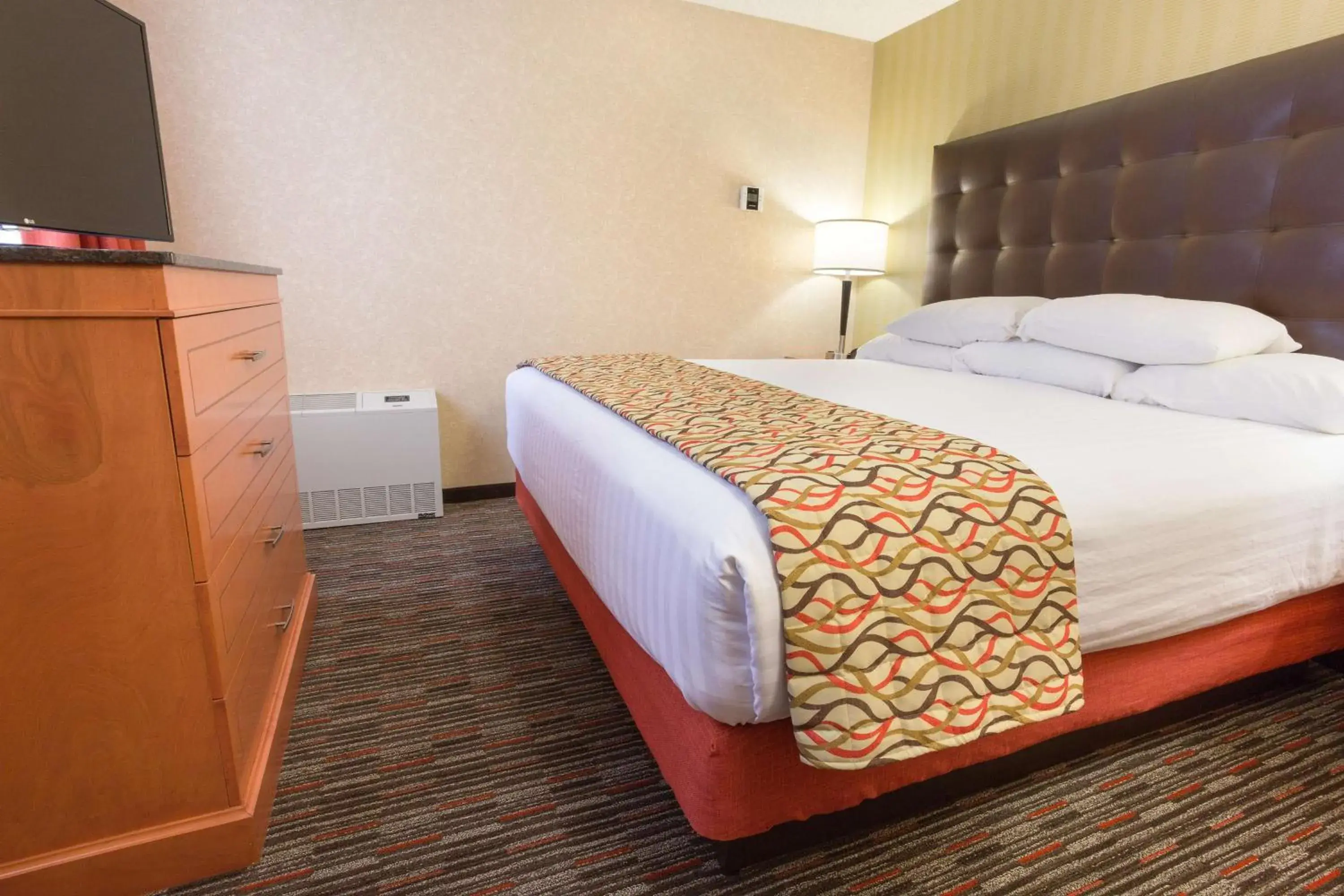 Bedroom, Bed in Drury Inn and Suites St Louis Union Station Bedroom, Bed in Drury Inn and Suites St Louis Union Station