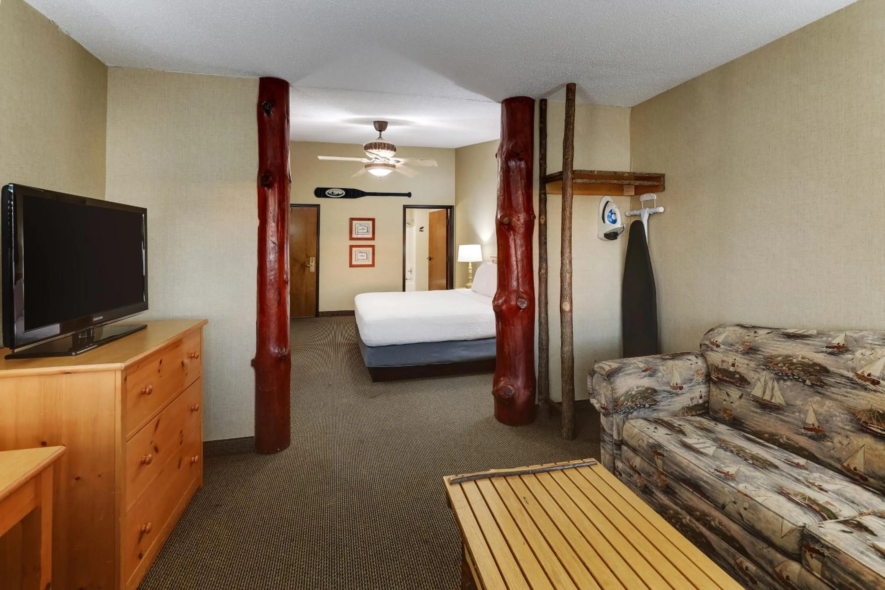 Bed in Stoney Creek Hotel Quad Cities - Moline