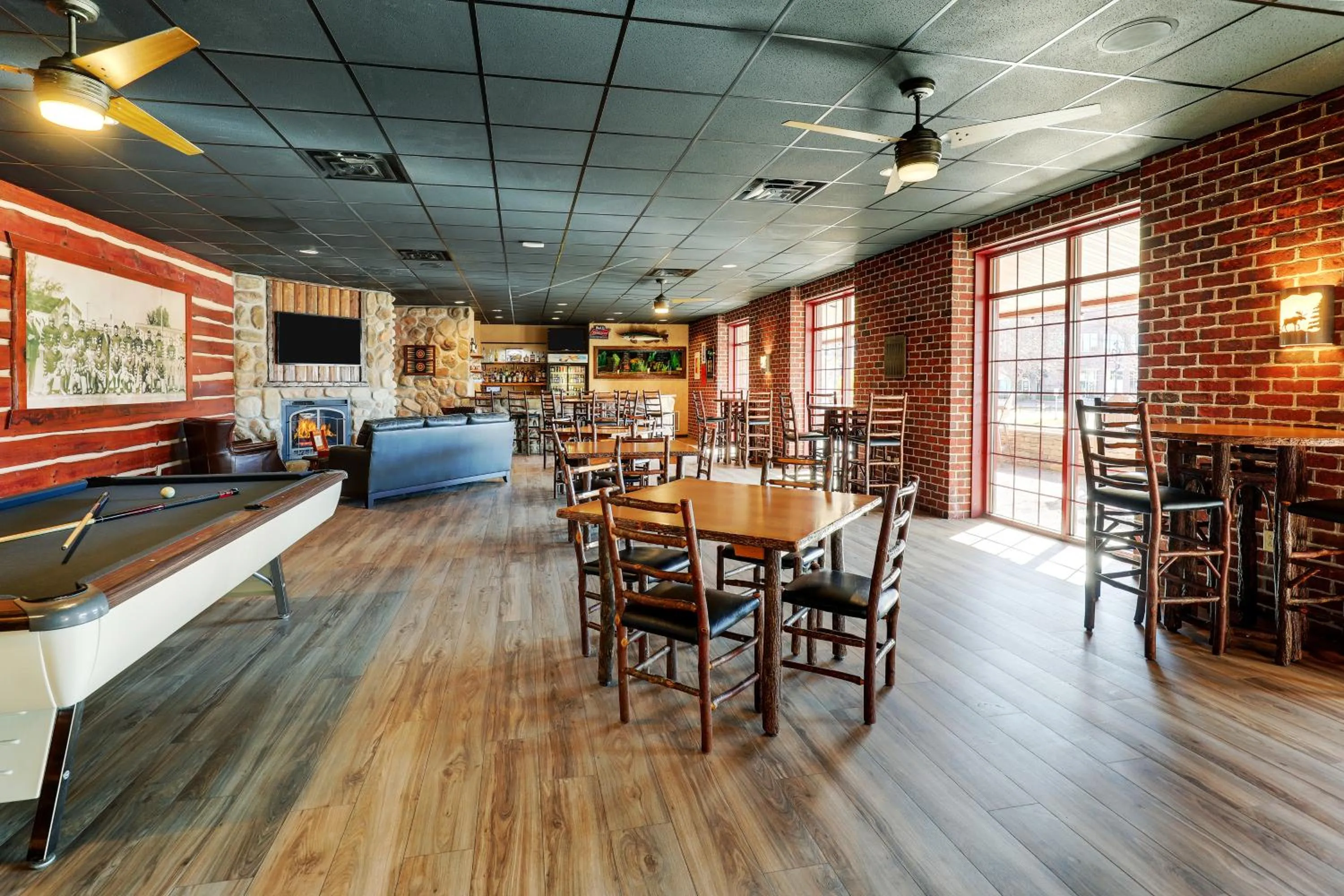 Lounge or bar in Stoney Creek Hotel Quad Cities - Moline
