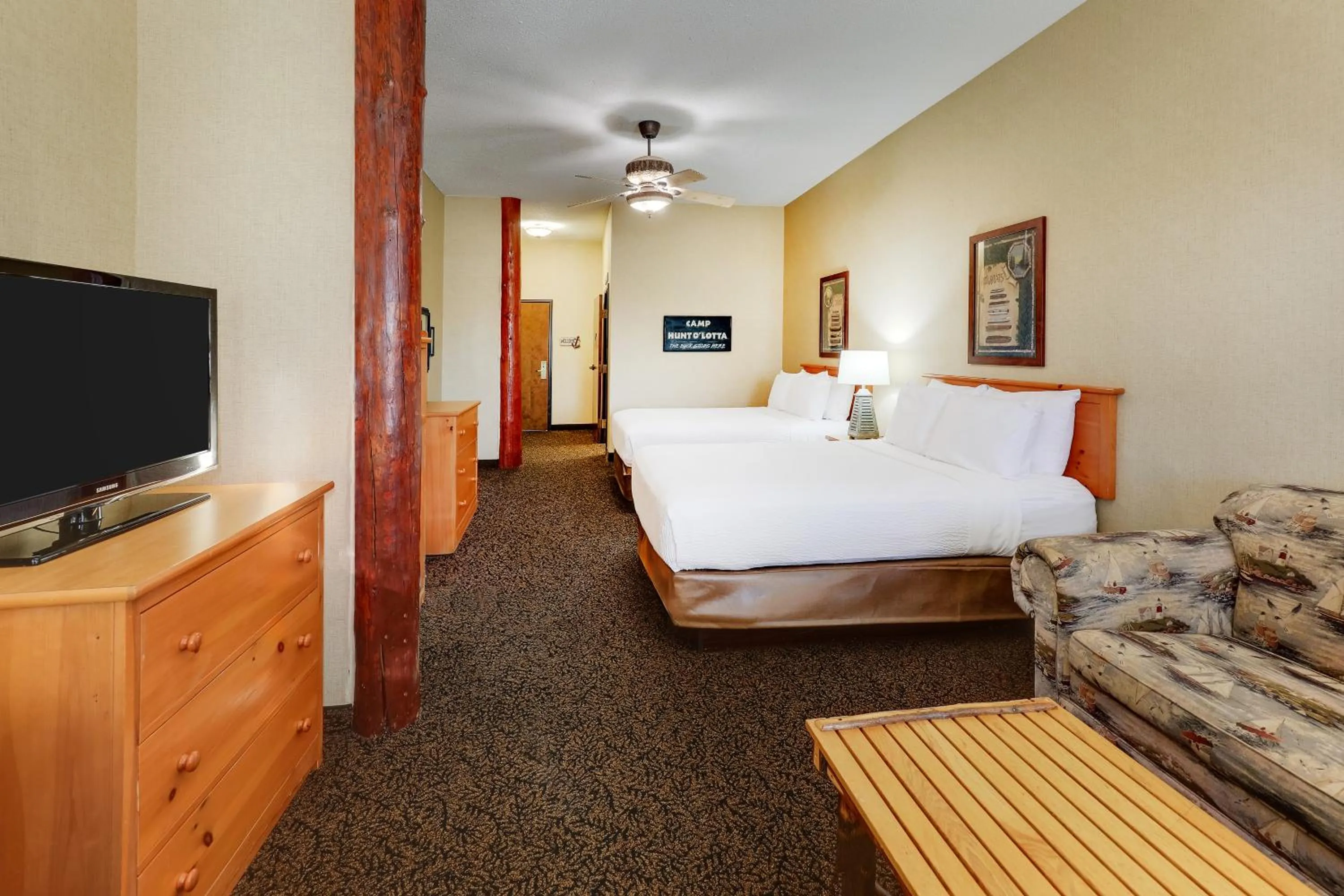 Bed in Stoney Creek Hotel Quad Cities - Moline