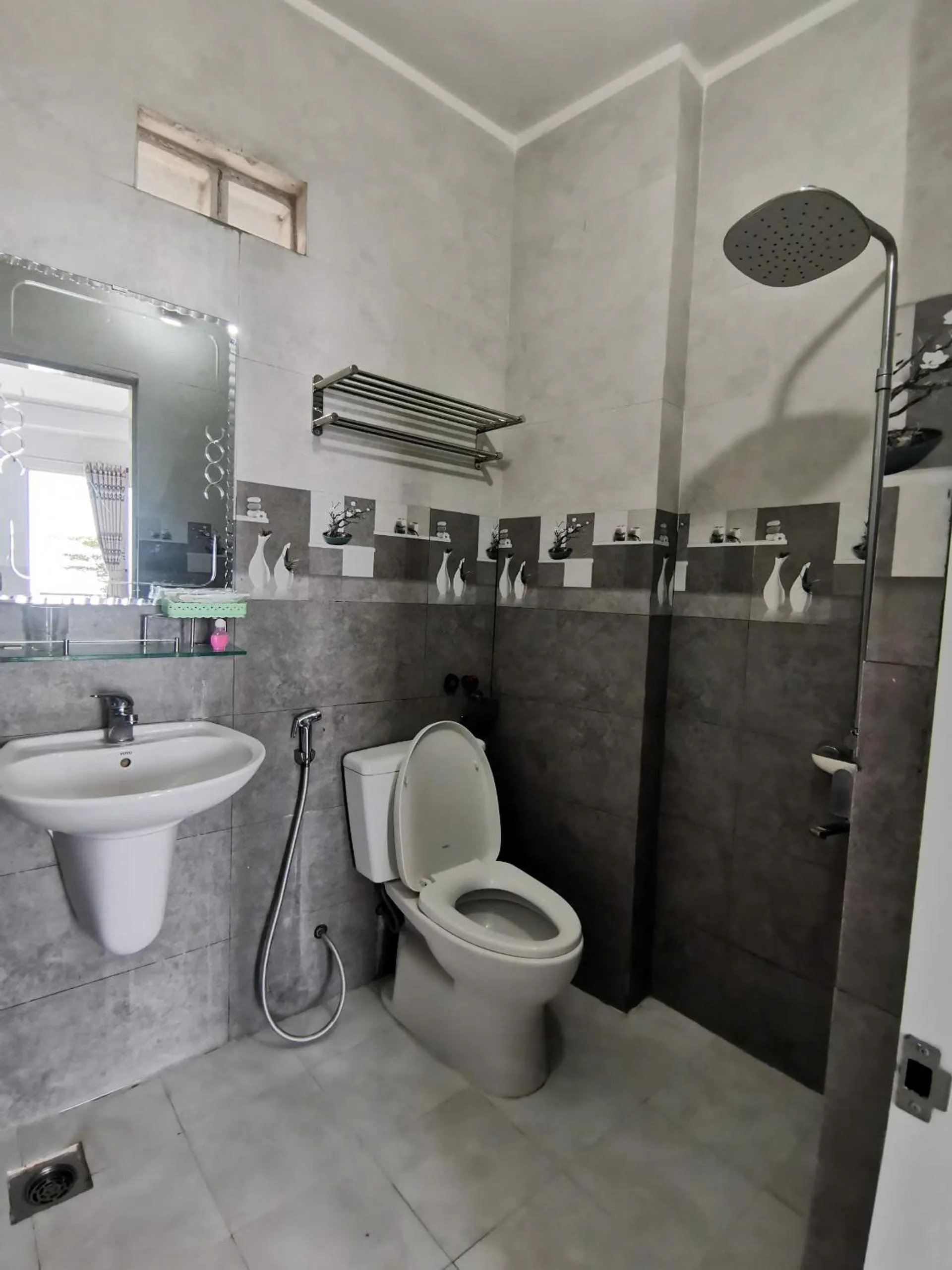 Shower in VIVU HOTEL